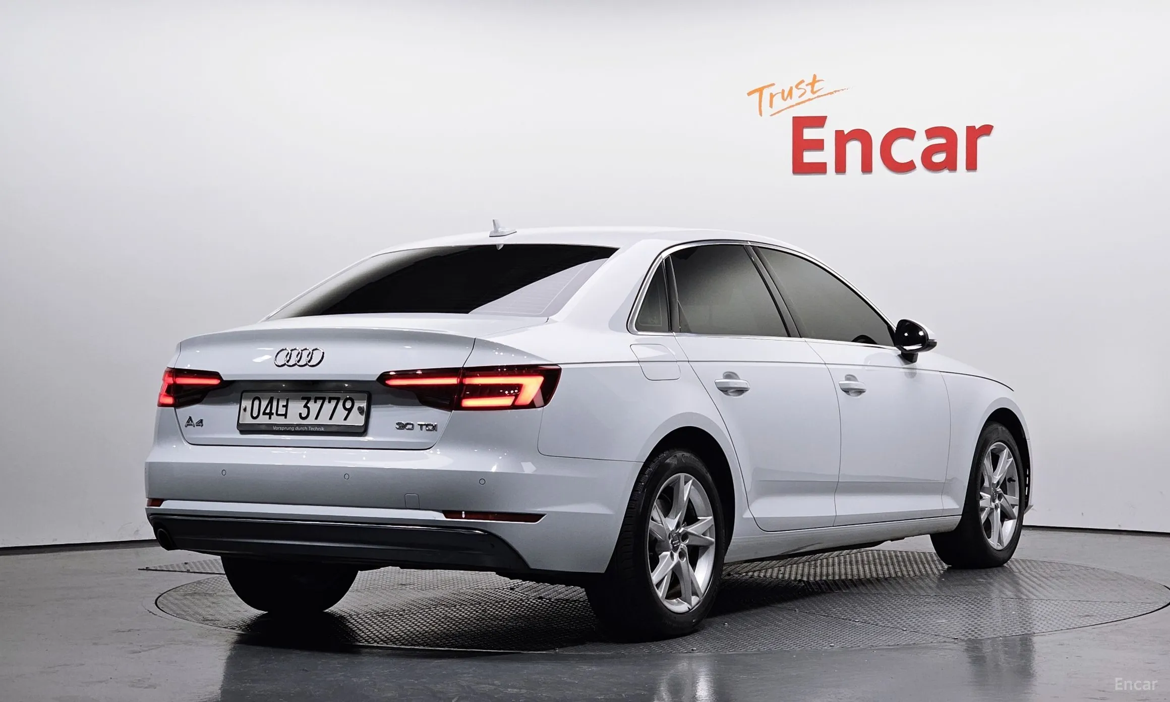 Audi A4 (B9)