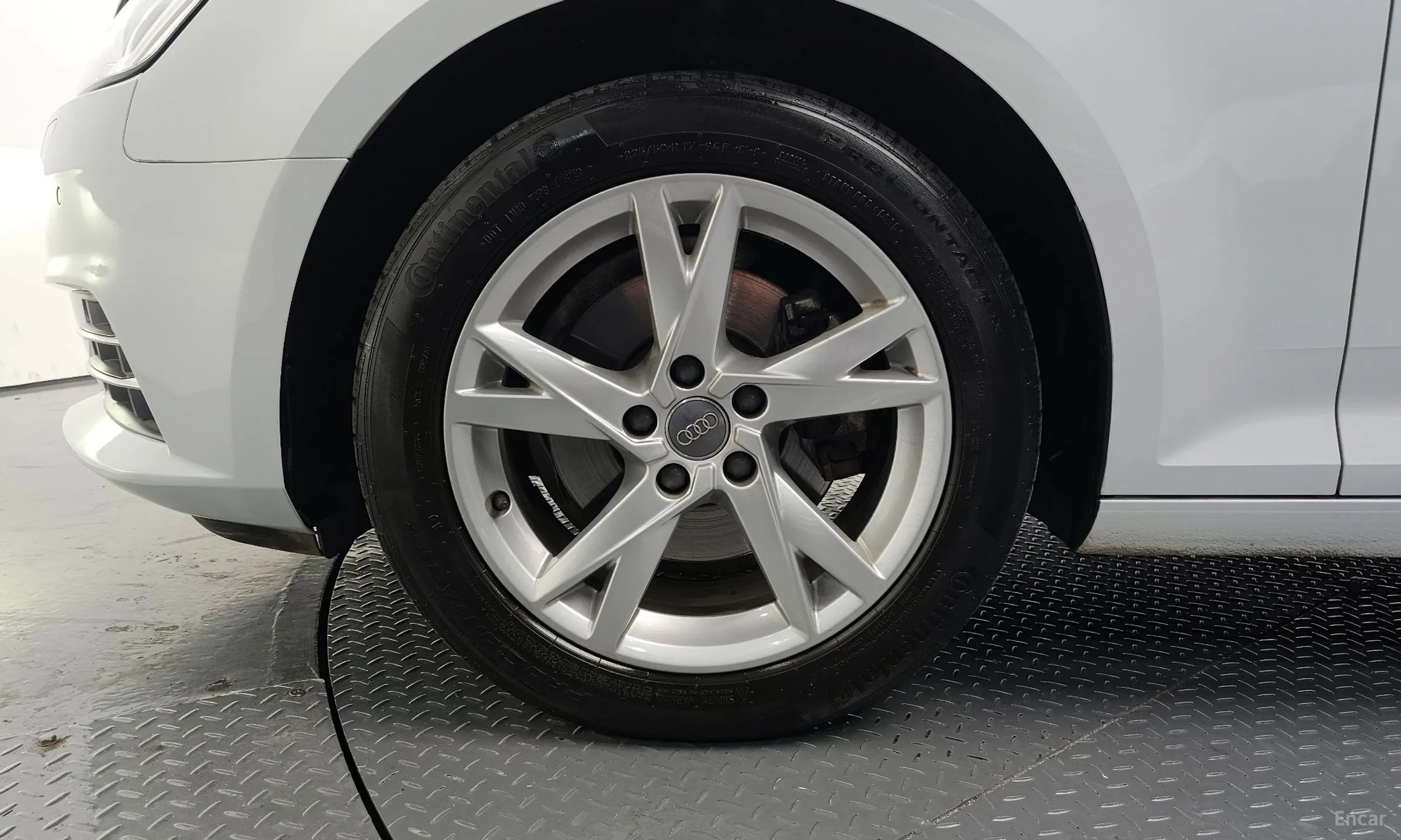 Audi A4 (B9) превью 5
