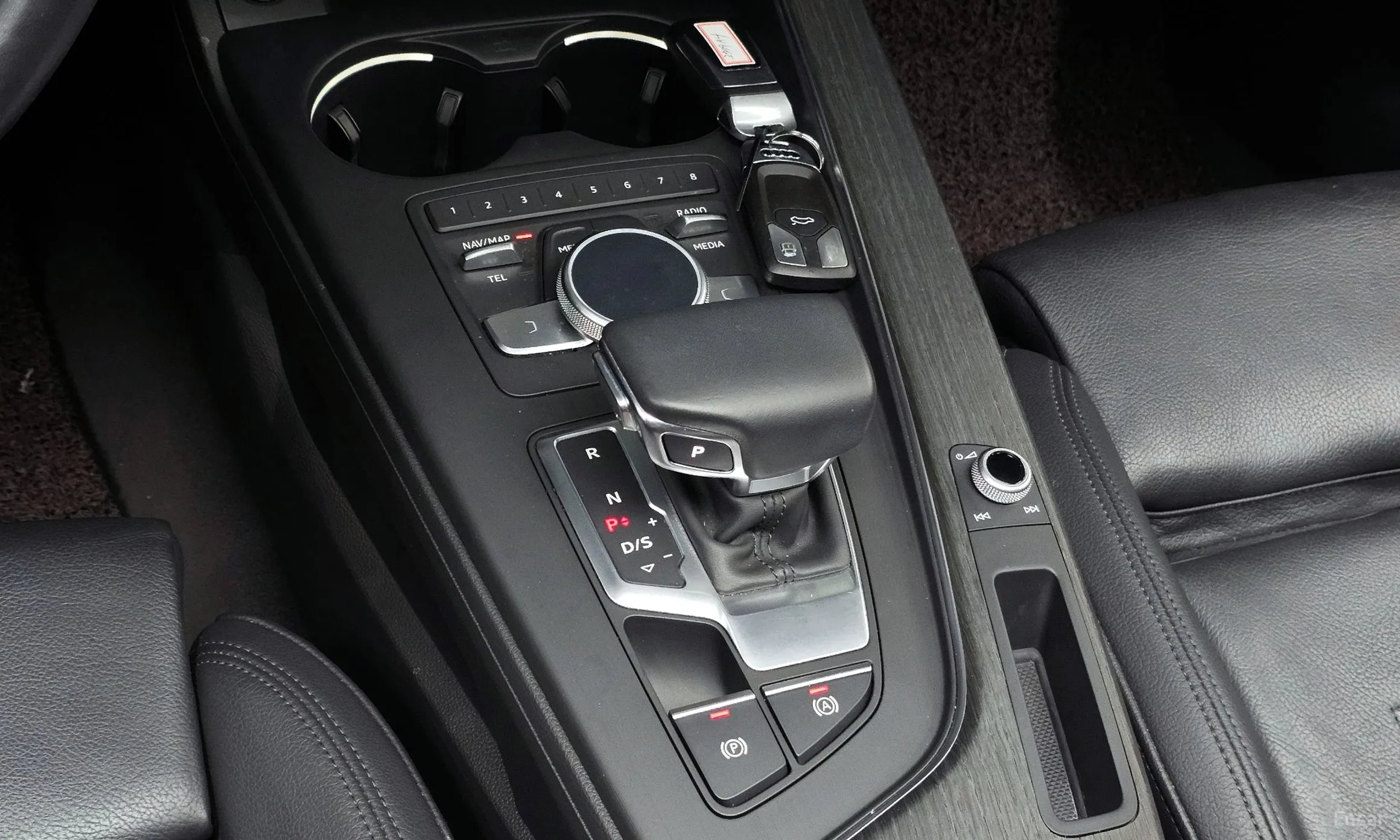 Audi A4 (B9) превью 9