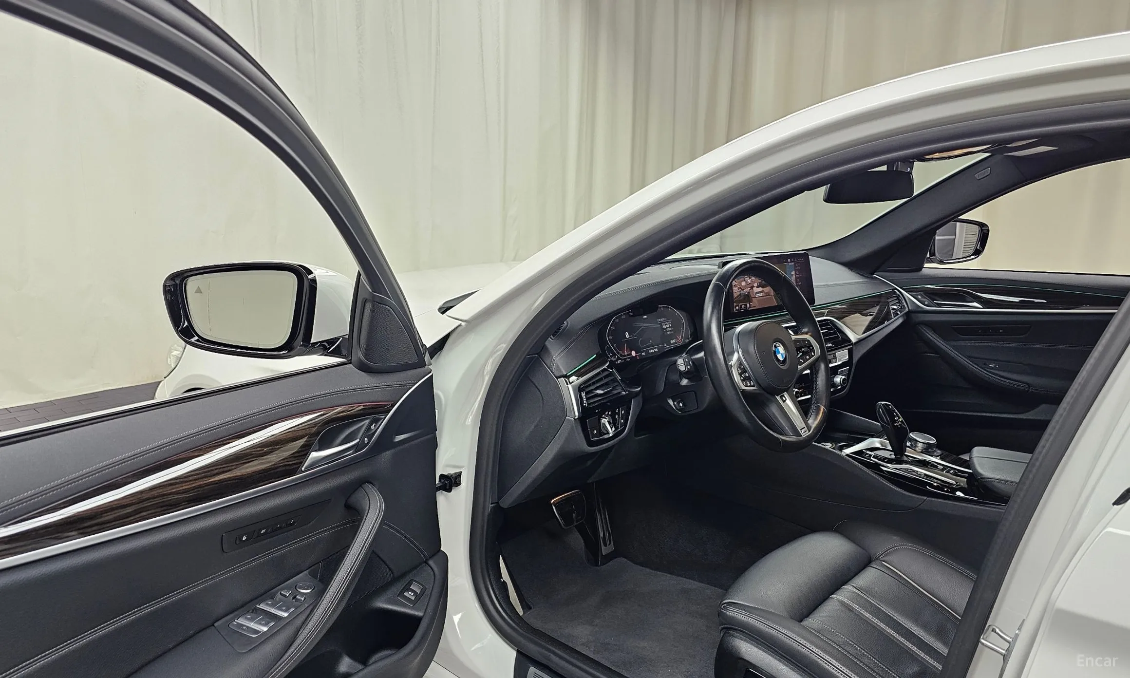 BMW 5 Series (G30) превью 10