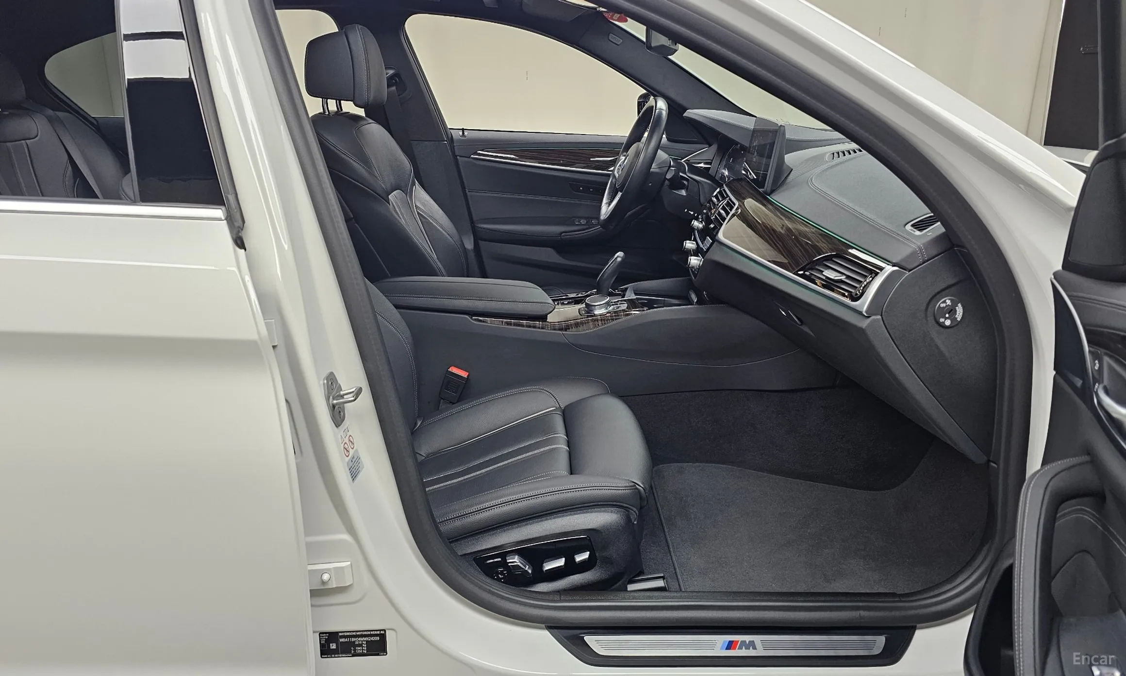 BMW 5 Series (G30) превью 11