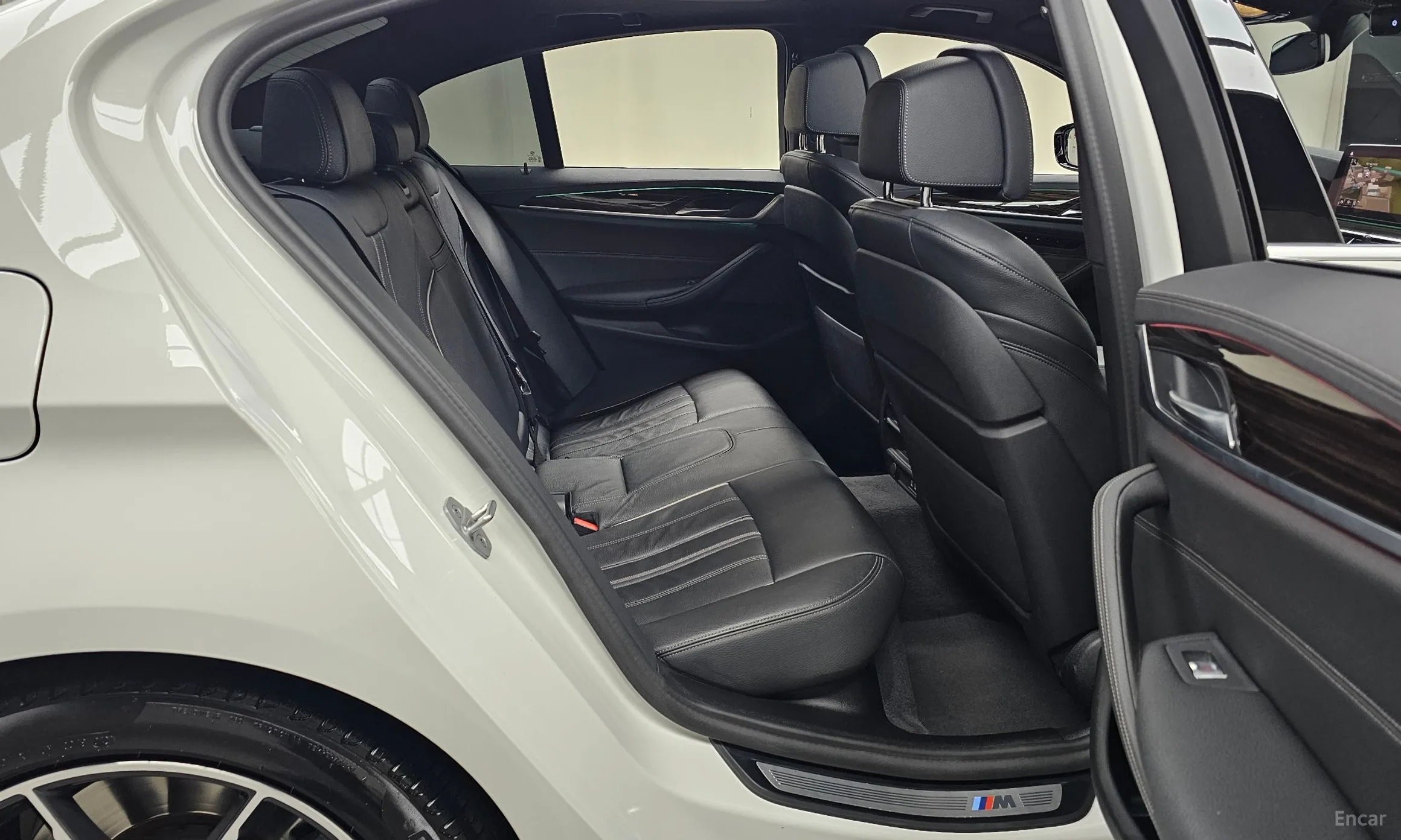 BMW 5 Series (G30) превью 12
