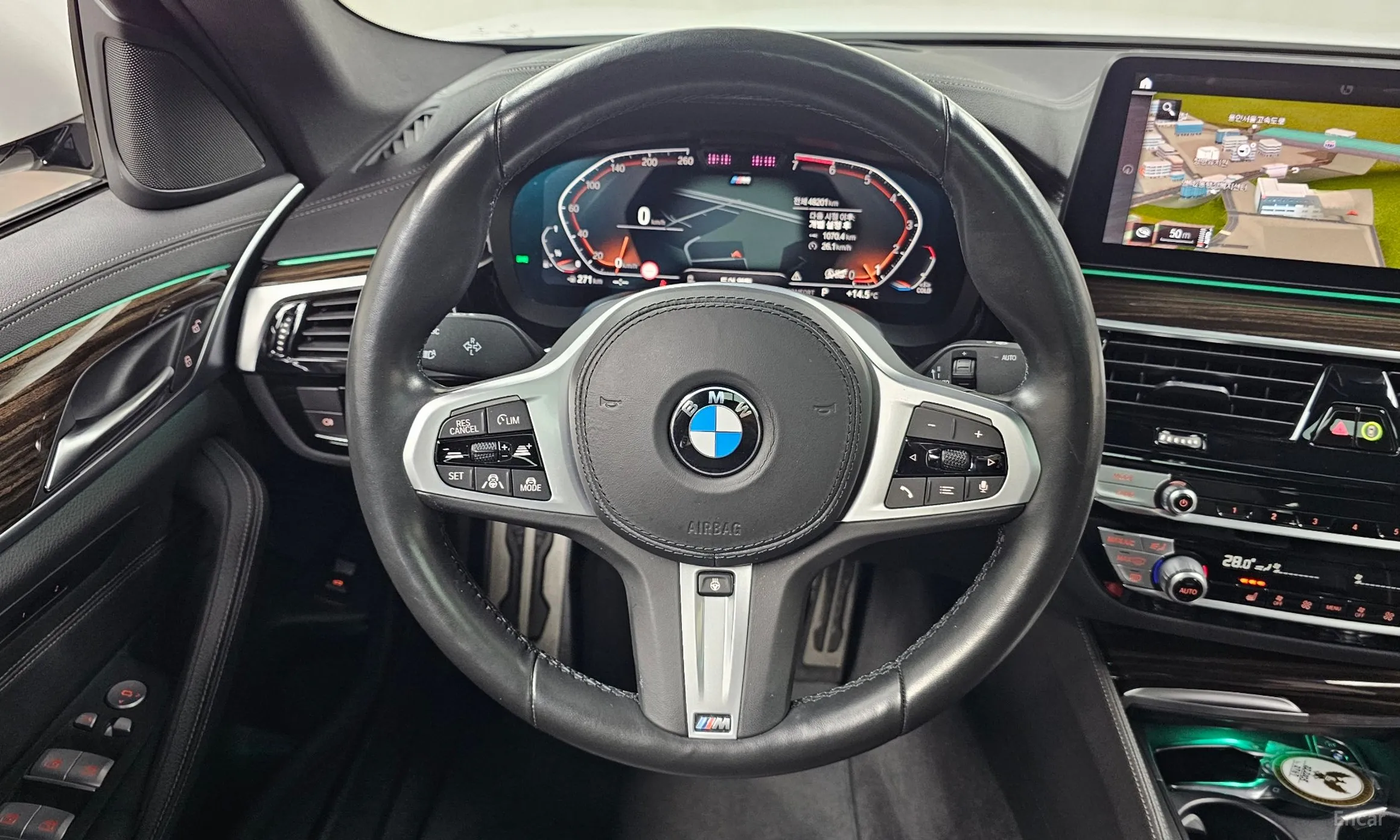 BMW 5 Series (G30) превью 13