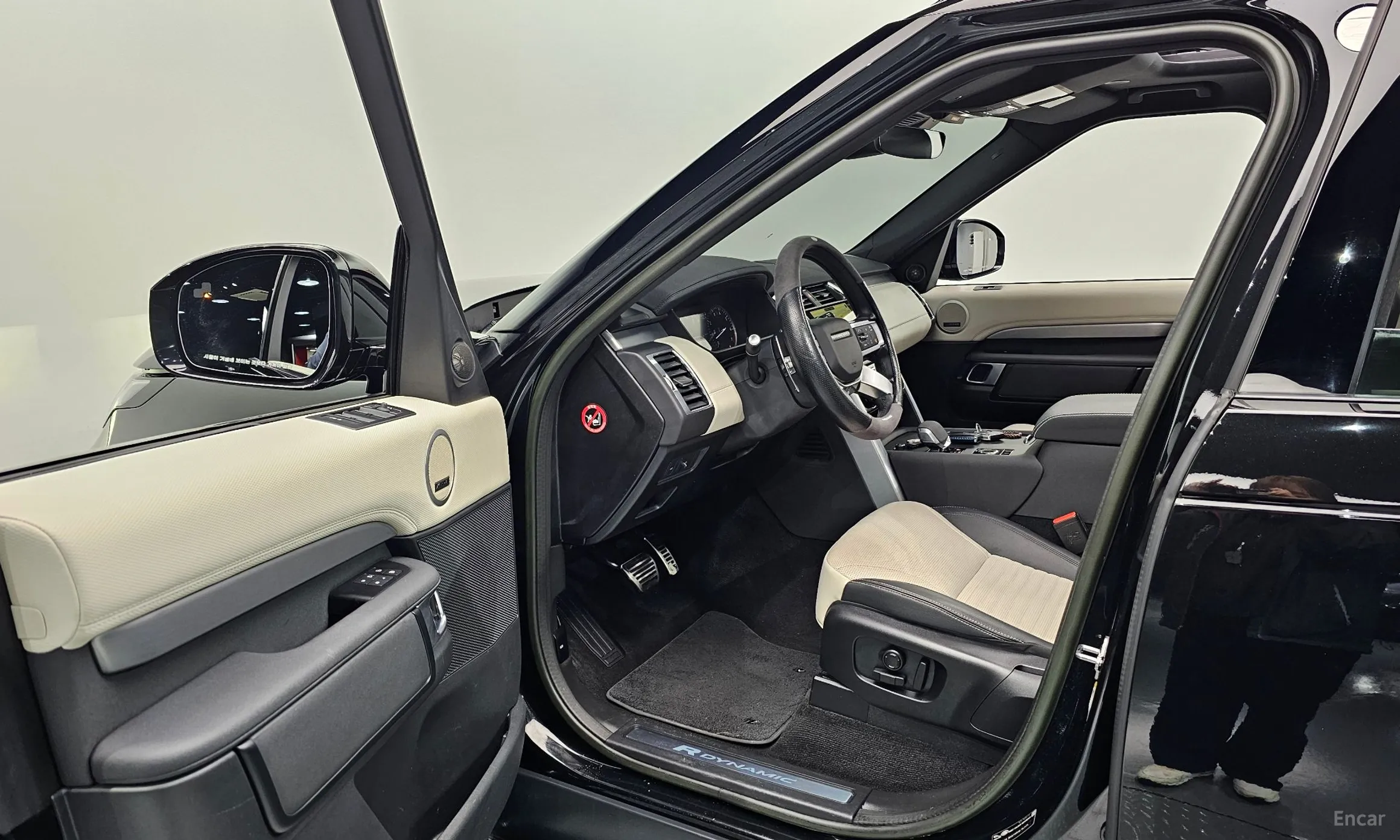 Land Rover Discovery 5 превью 11