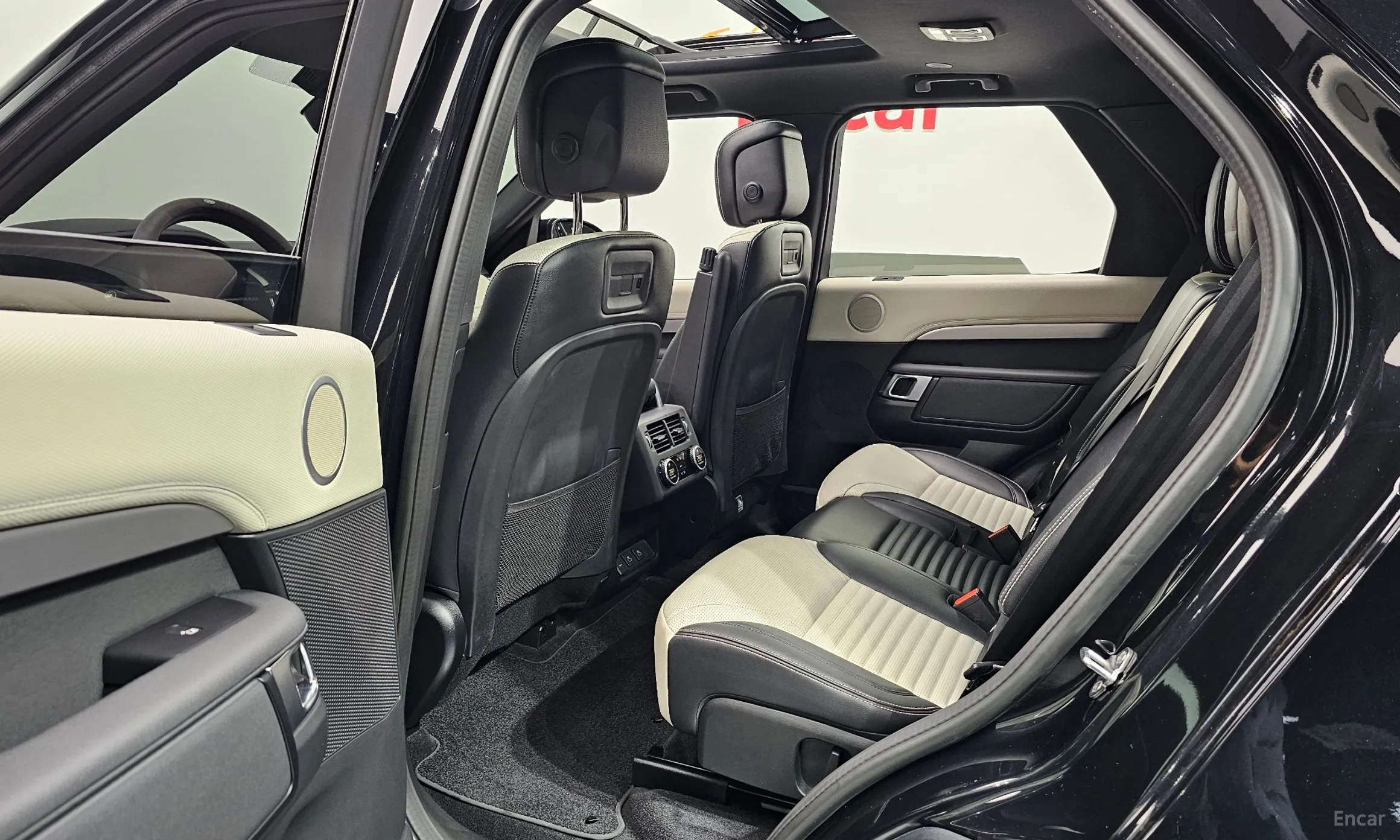 Land Rover Discovery 5 превью 12