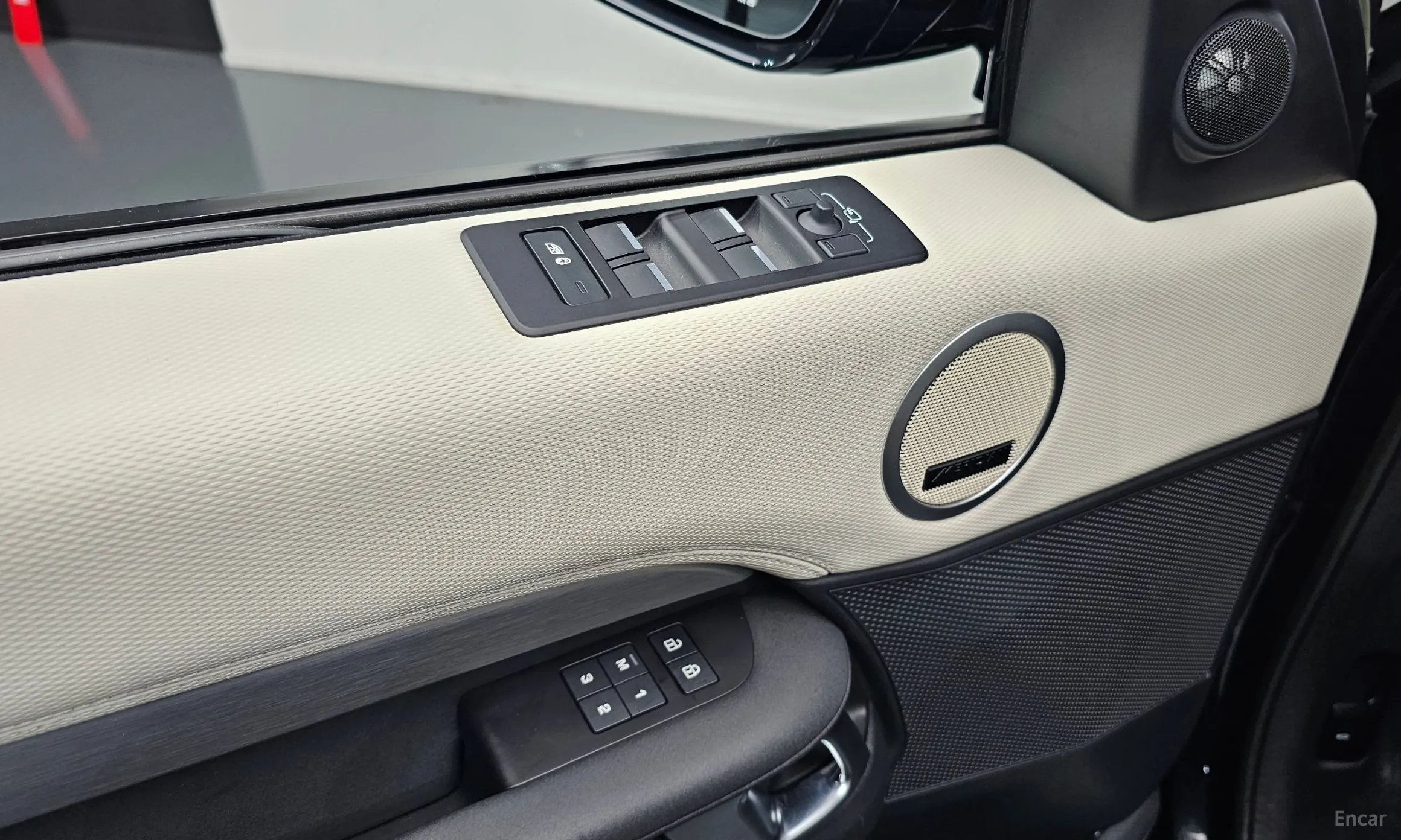 Land Rover Discovery 5 превью 17