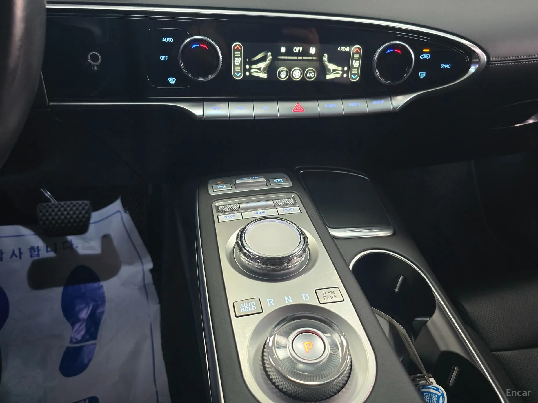 Genesis GV70 превью 16