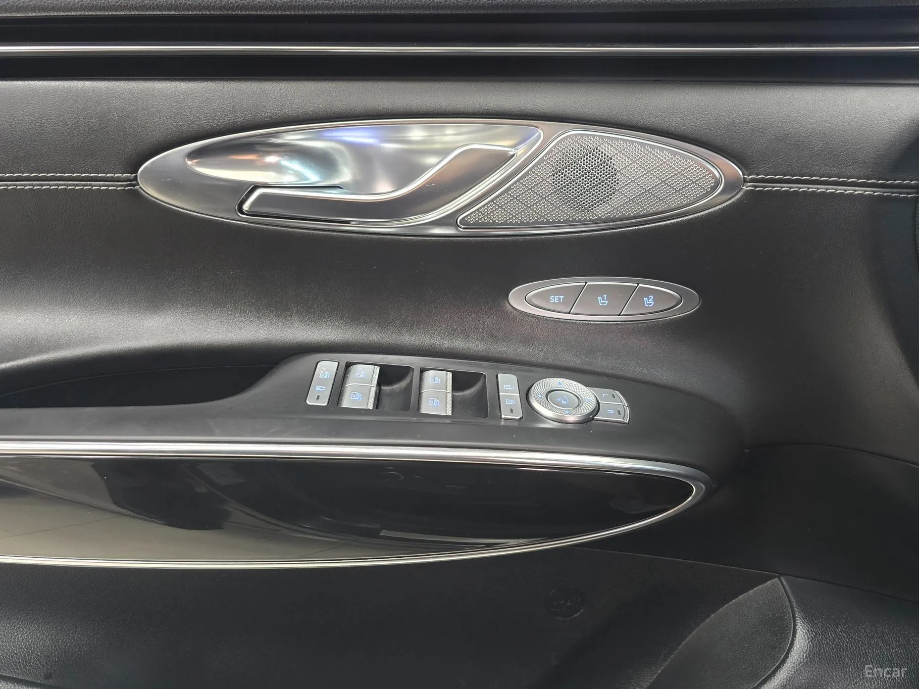 Genesis GV70 превью 19