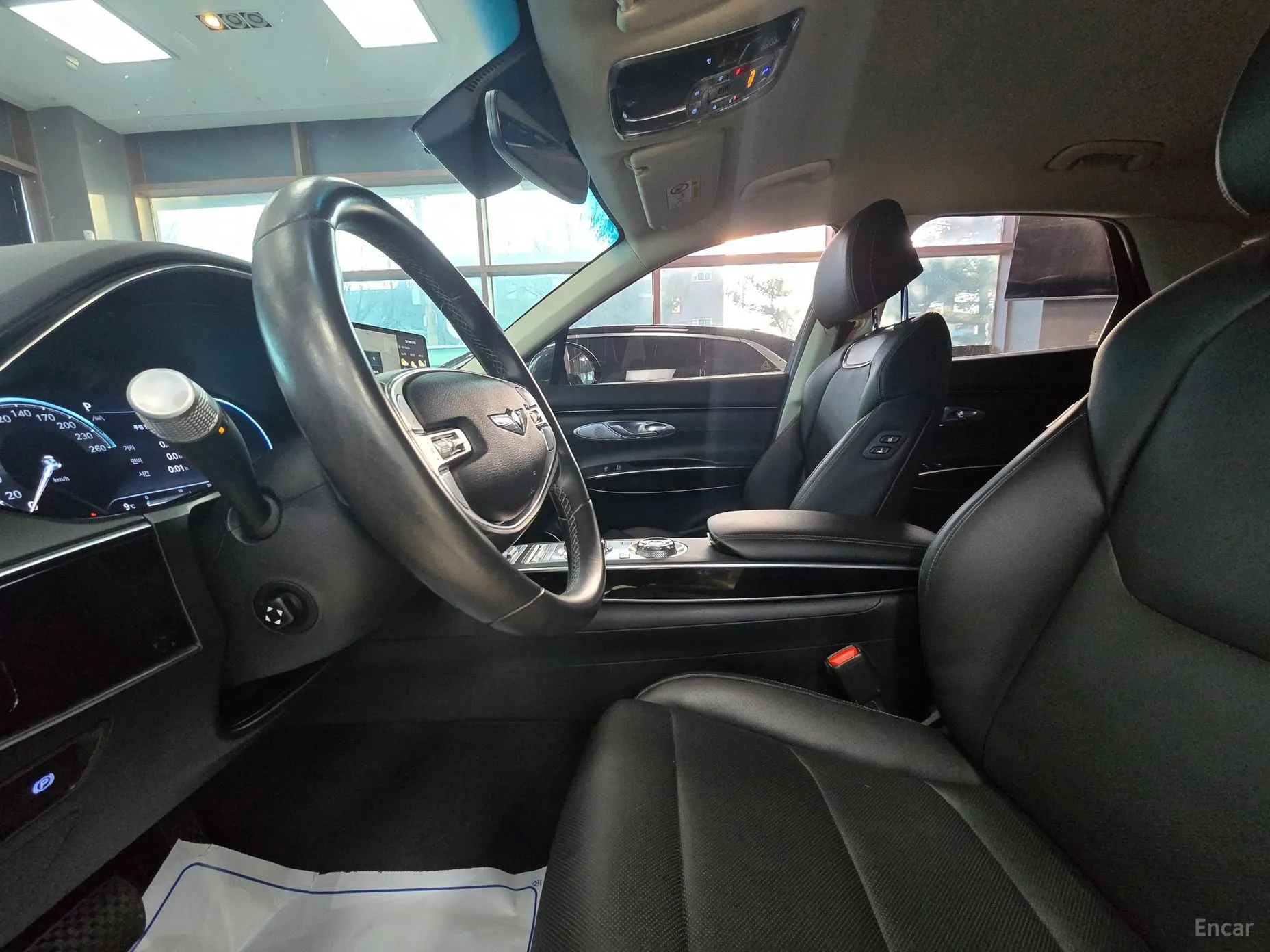 Genesis GV70 превью 8