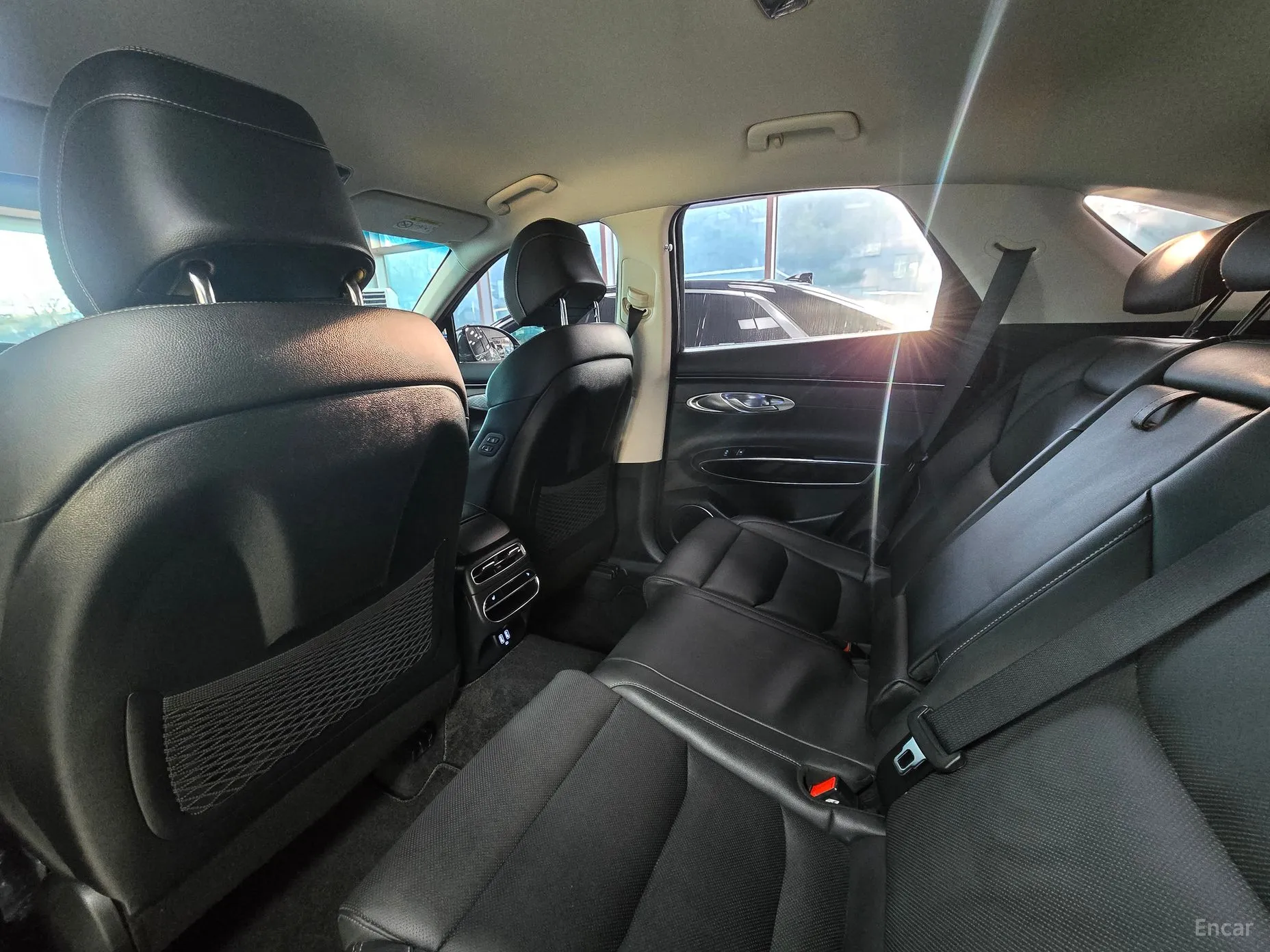 Genesis GV70 превью 9