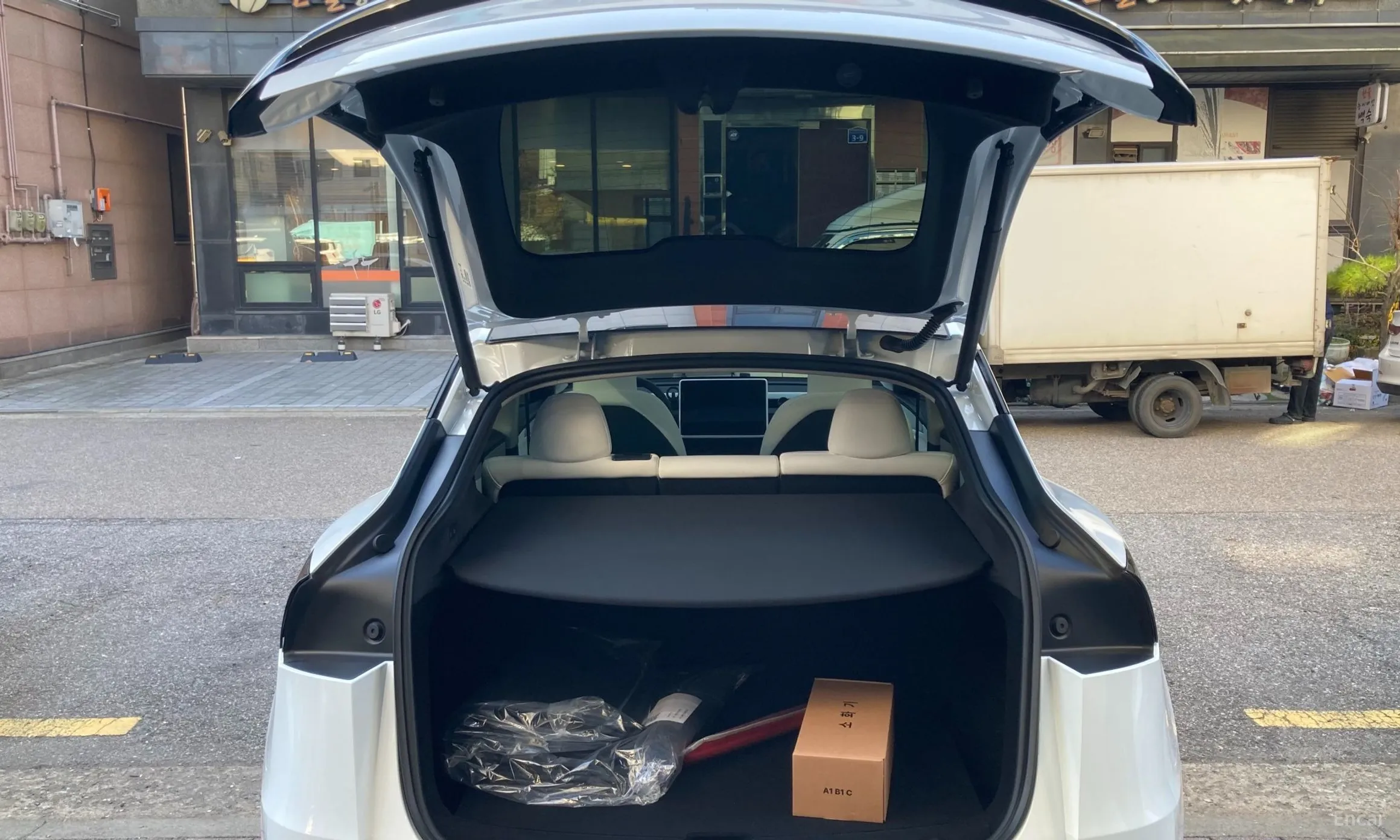 Tesla Model Y превью 19