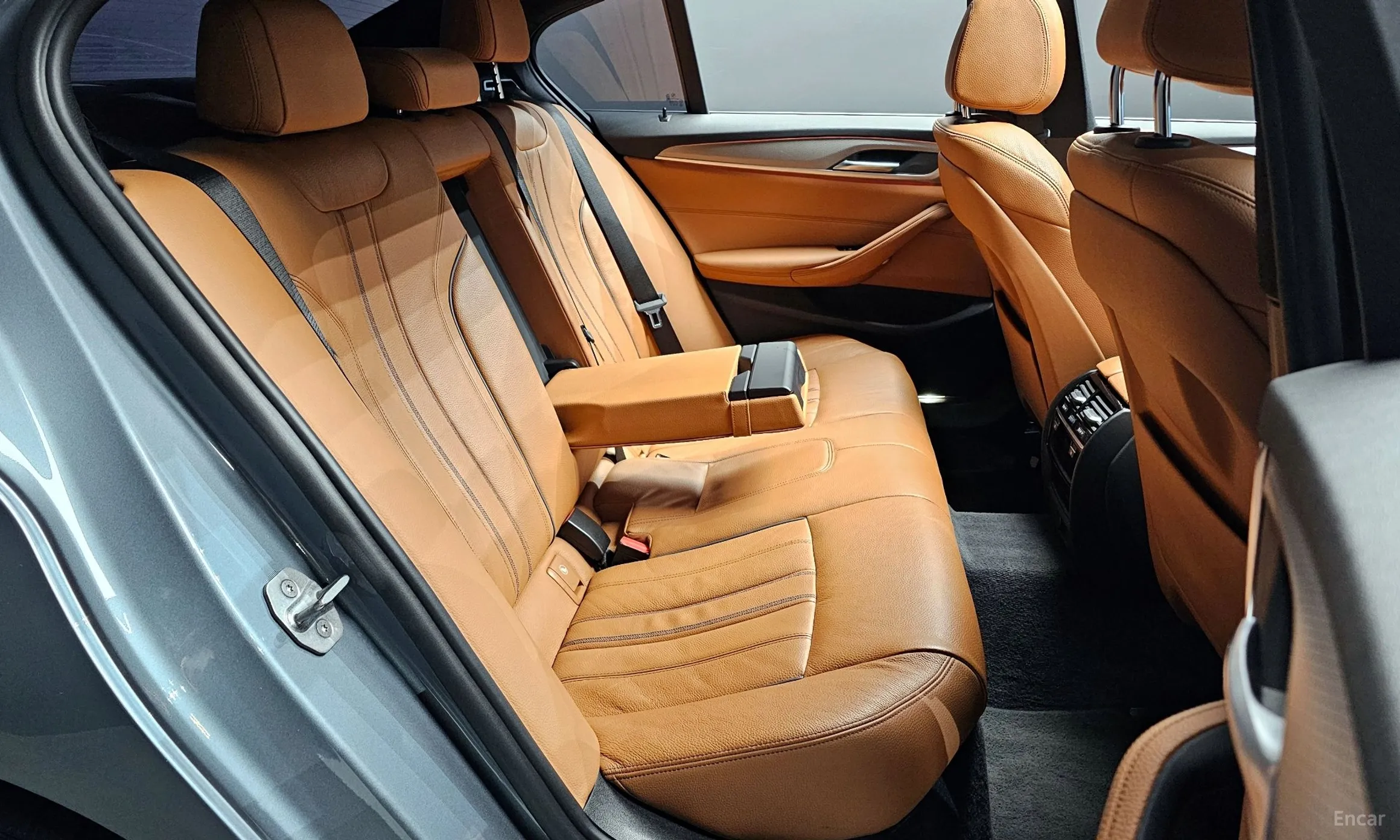 BMW 5 Series (G30) превью 12