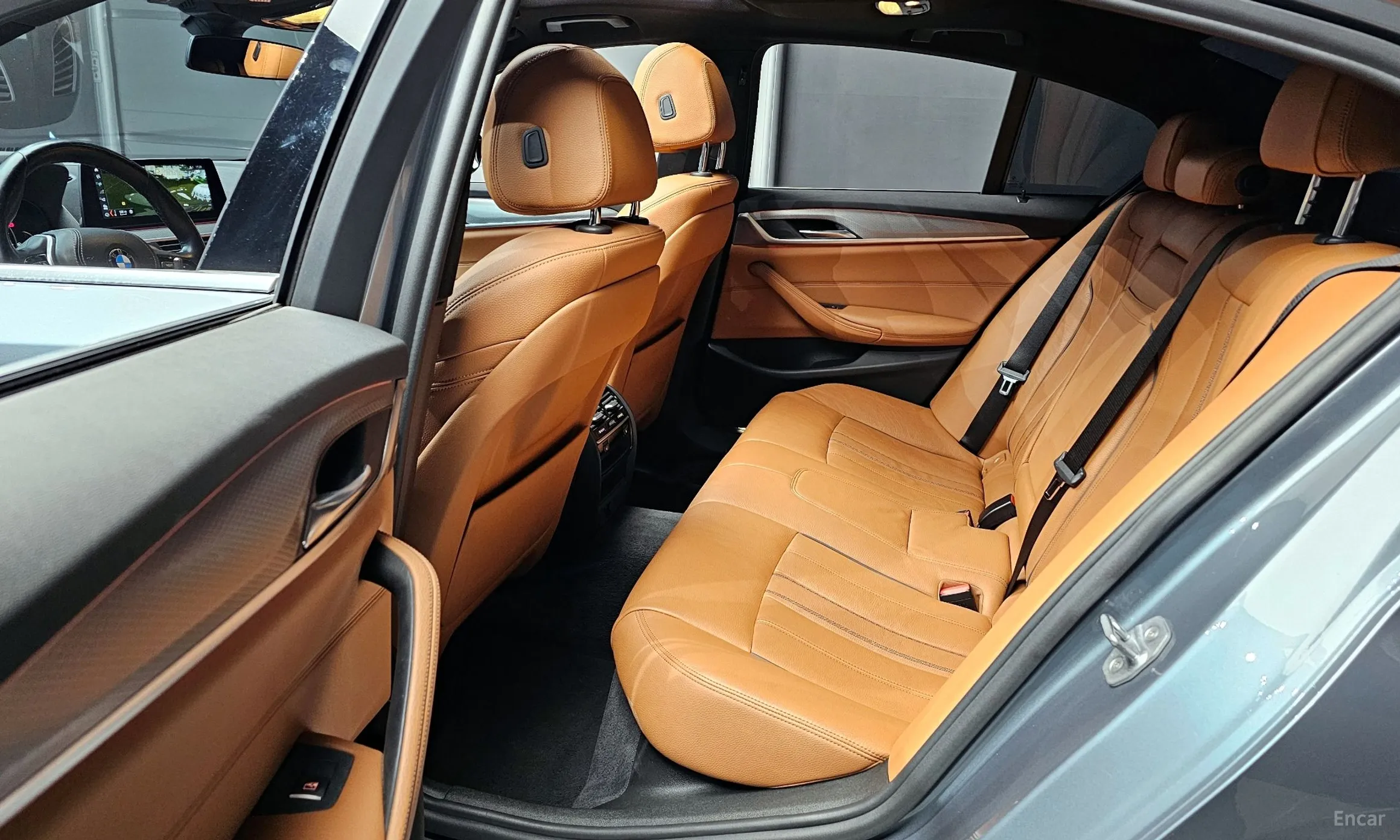 BMW 5 Series (G30) превью 13