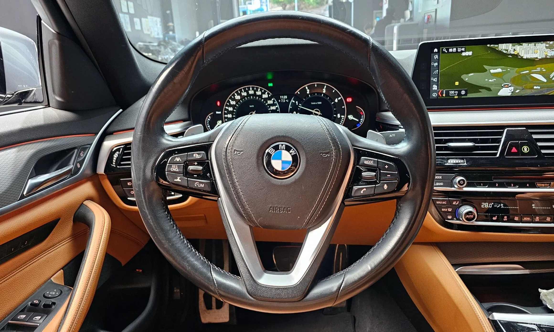 BMW 5 Series (G30) превью 14