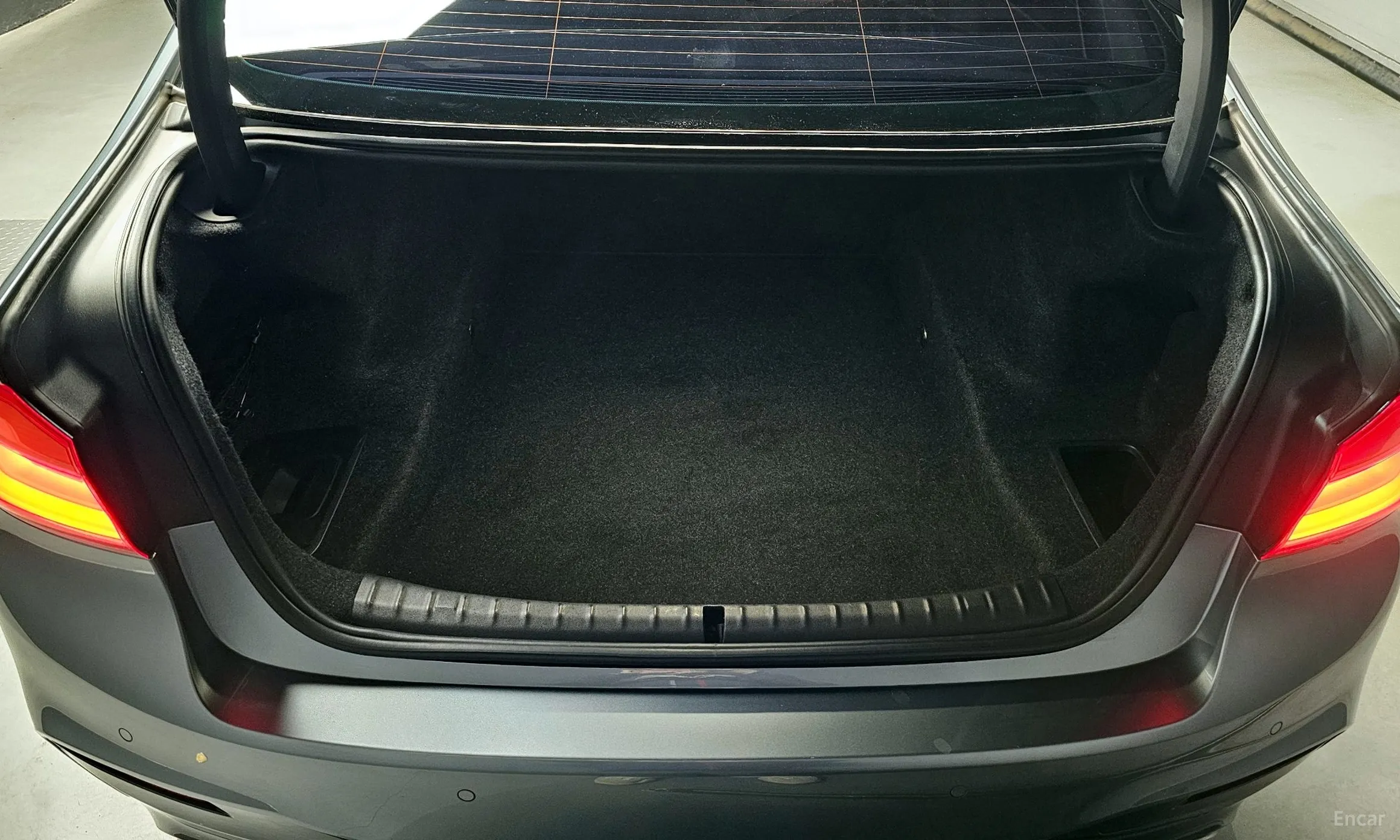 BMW 5 Series (G30) превью 20