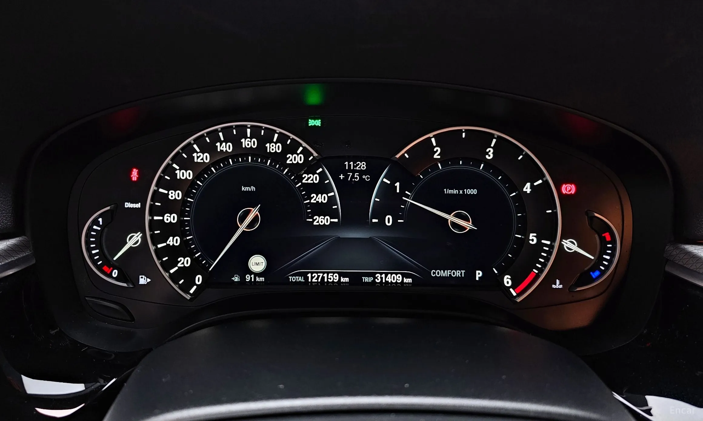 BMW 5 Series (G30) превью 8