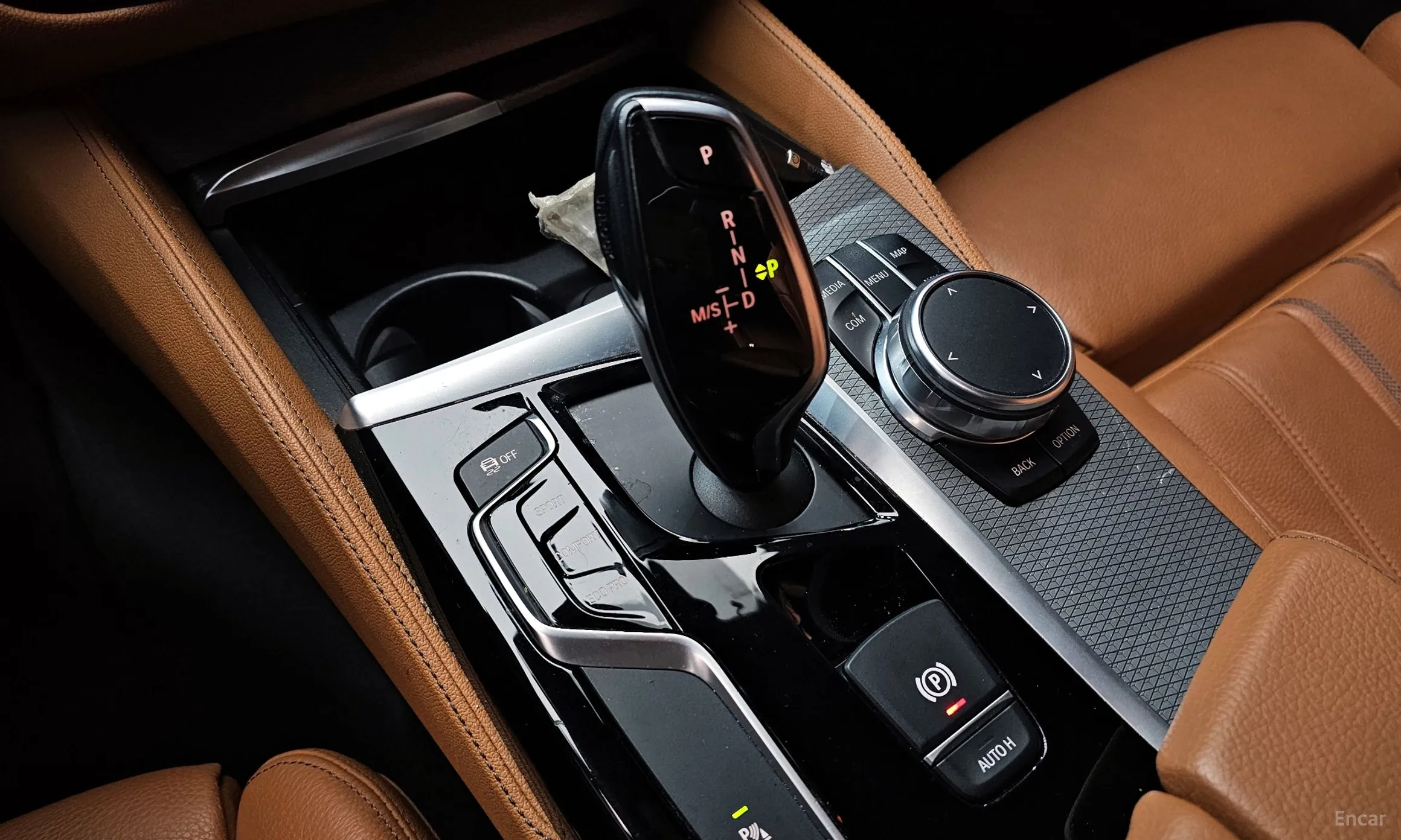BMW 5 Series (G30) превью 9