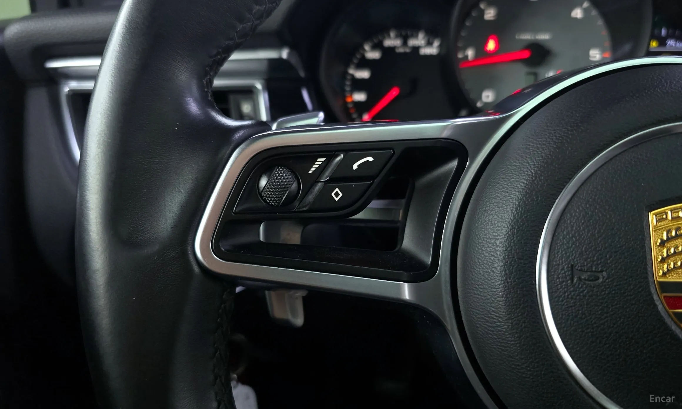 Porsche Macan превью 17