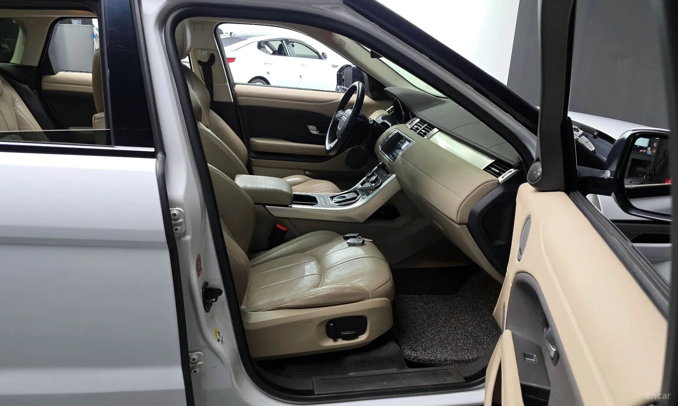 Land Rover Range Rover Evoque превью 11