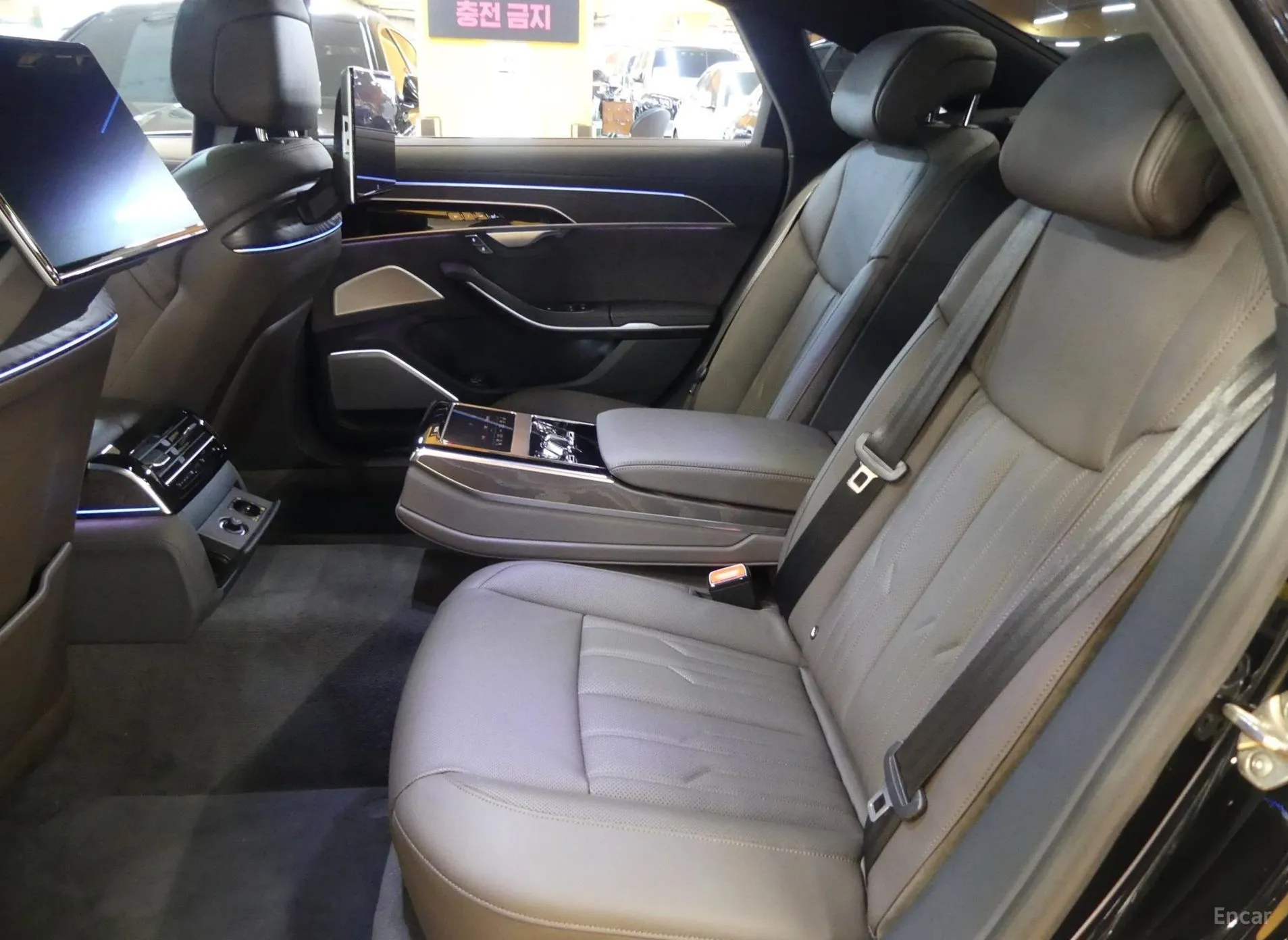 Audi A8 (D5) превью 17