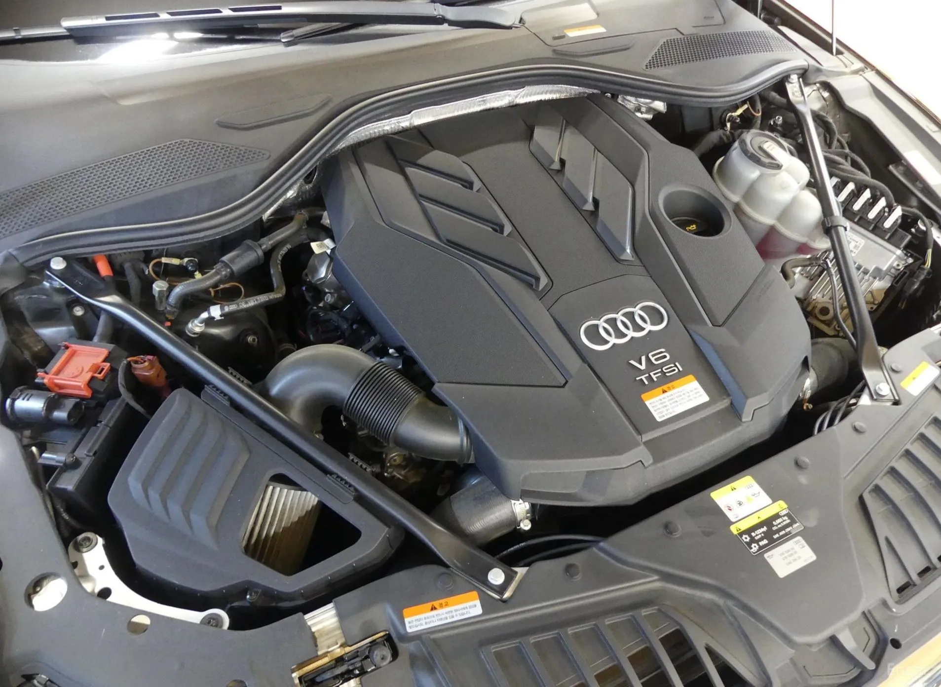 Audi A8 (D5) превью 6