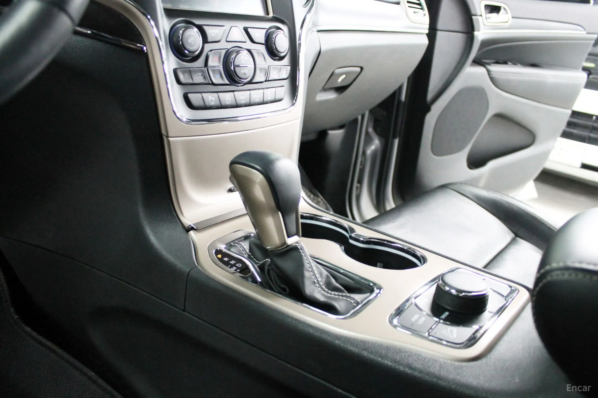 Jeep Grand Cherokee превью 16