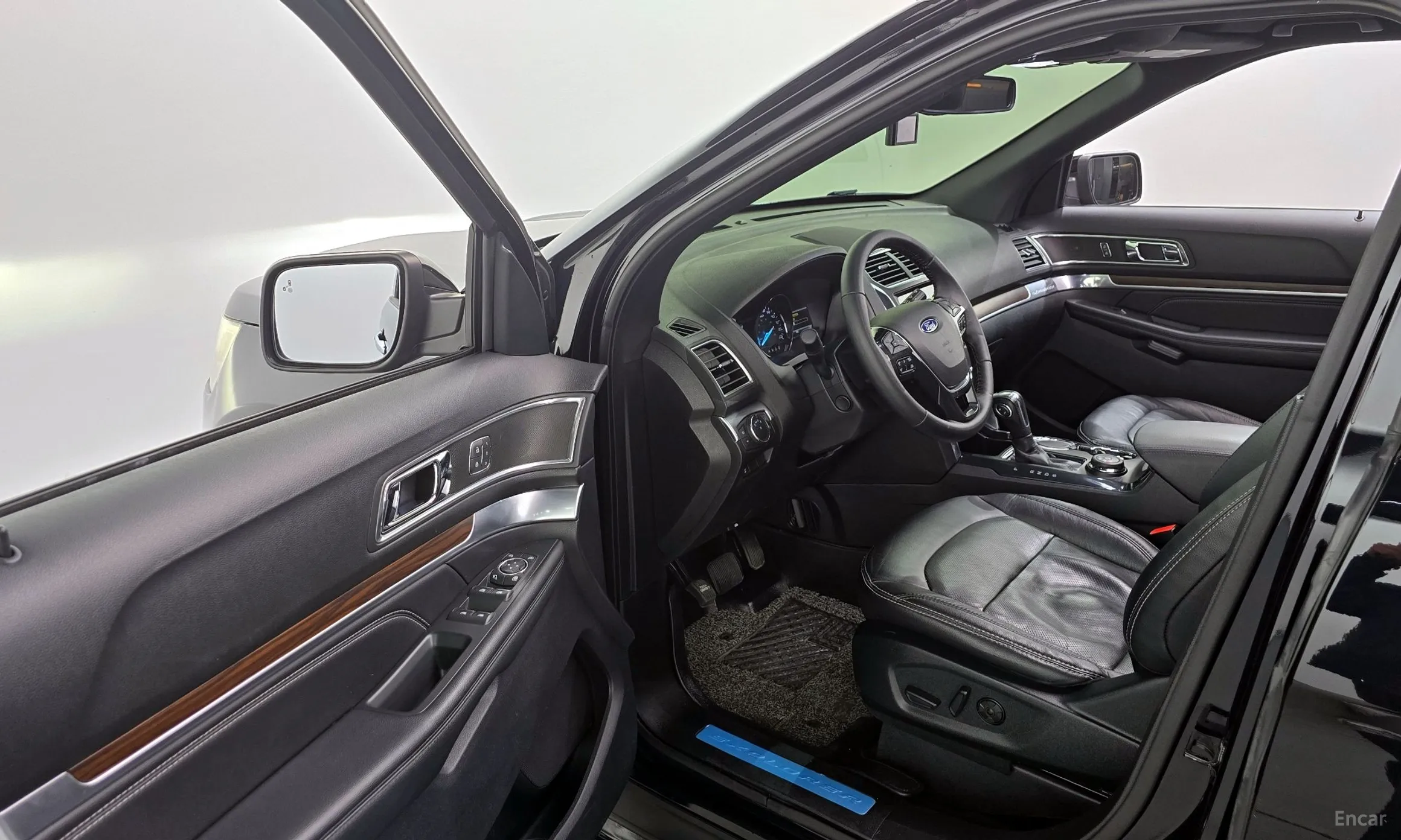 Ford Explorer превью 10