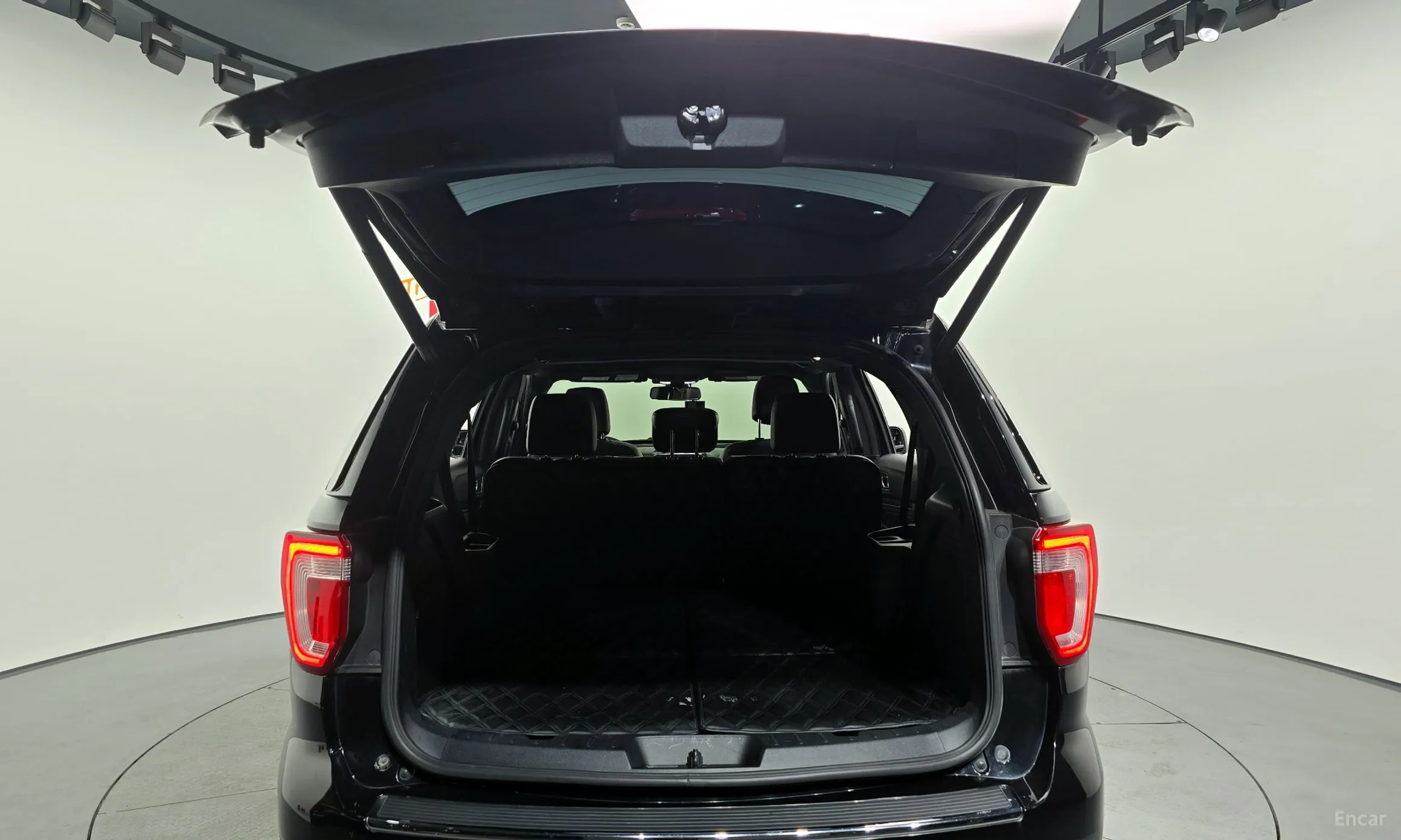 Ford Explorer превью 20
