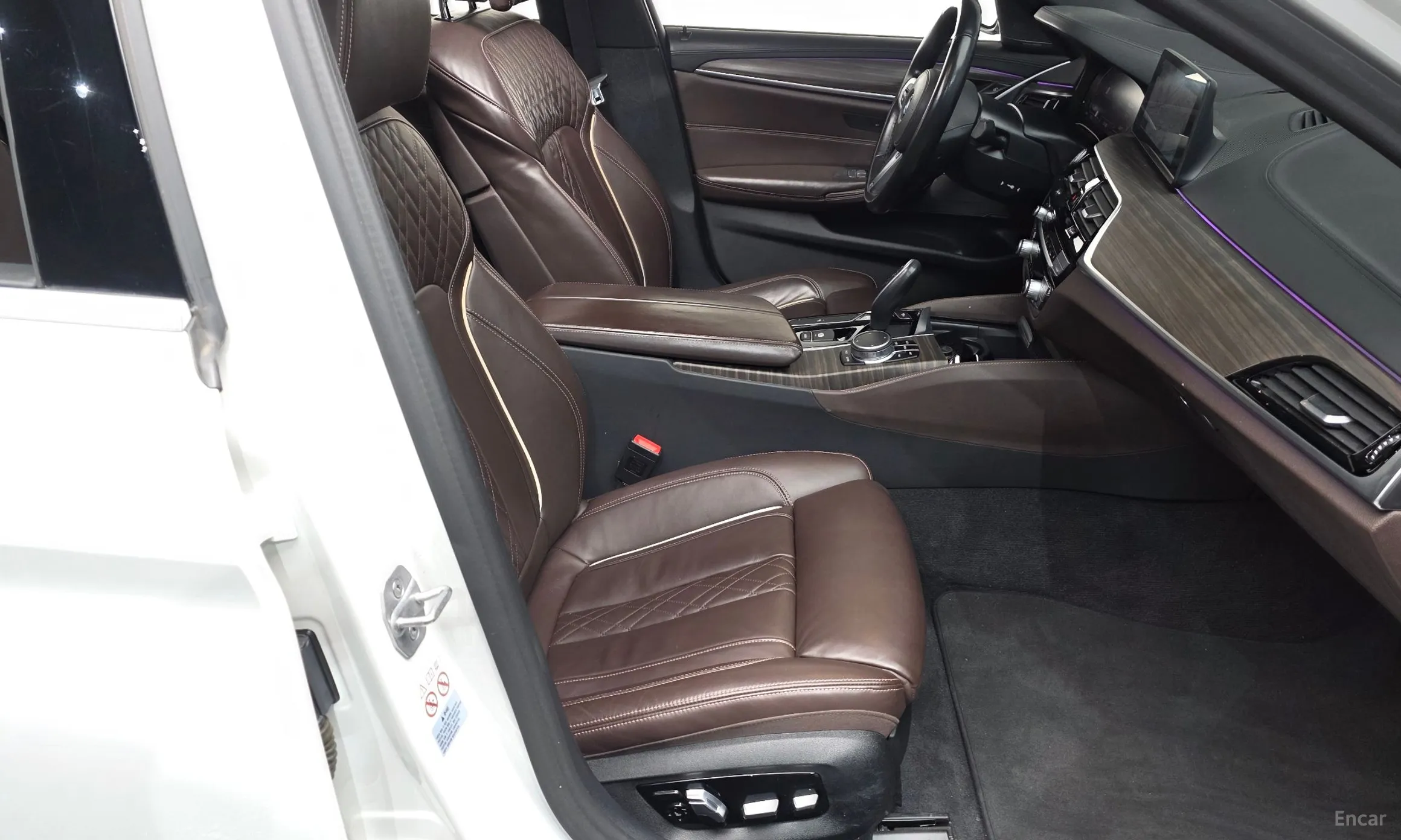 BMW 5 Series (G30) превью 10