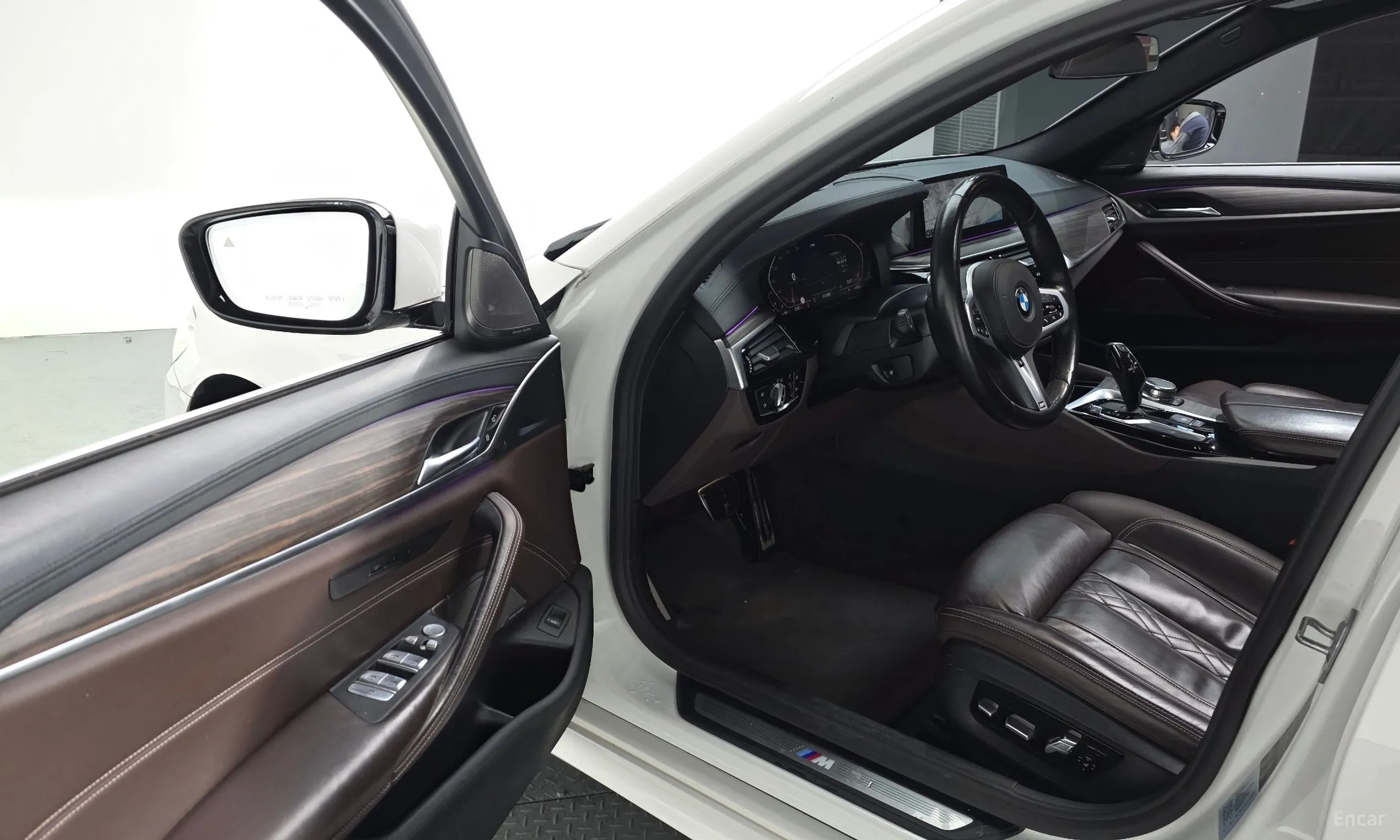 BMW 5 Series (G30) превью 12