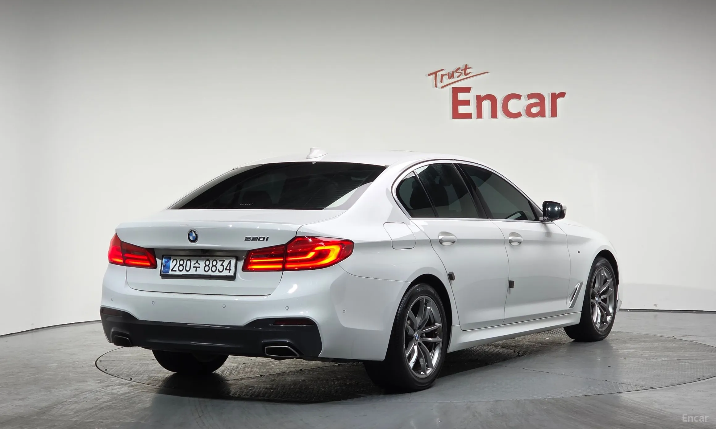 BMW 5 Series (G30) превью 2