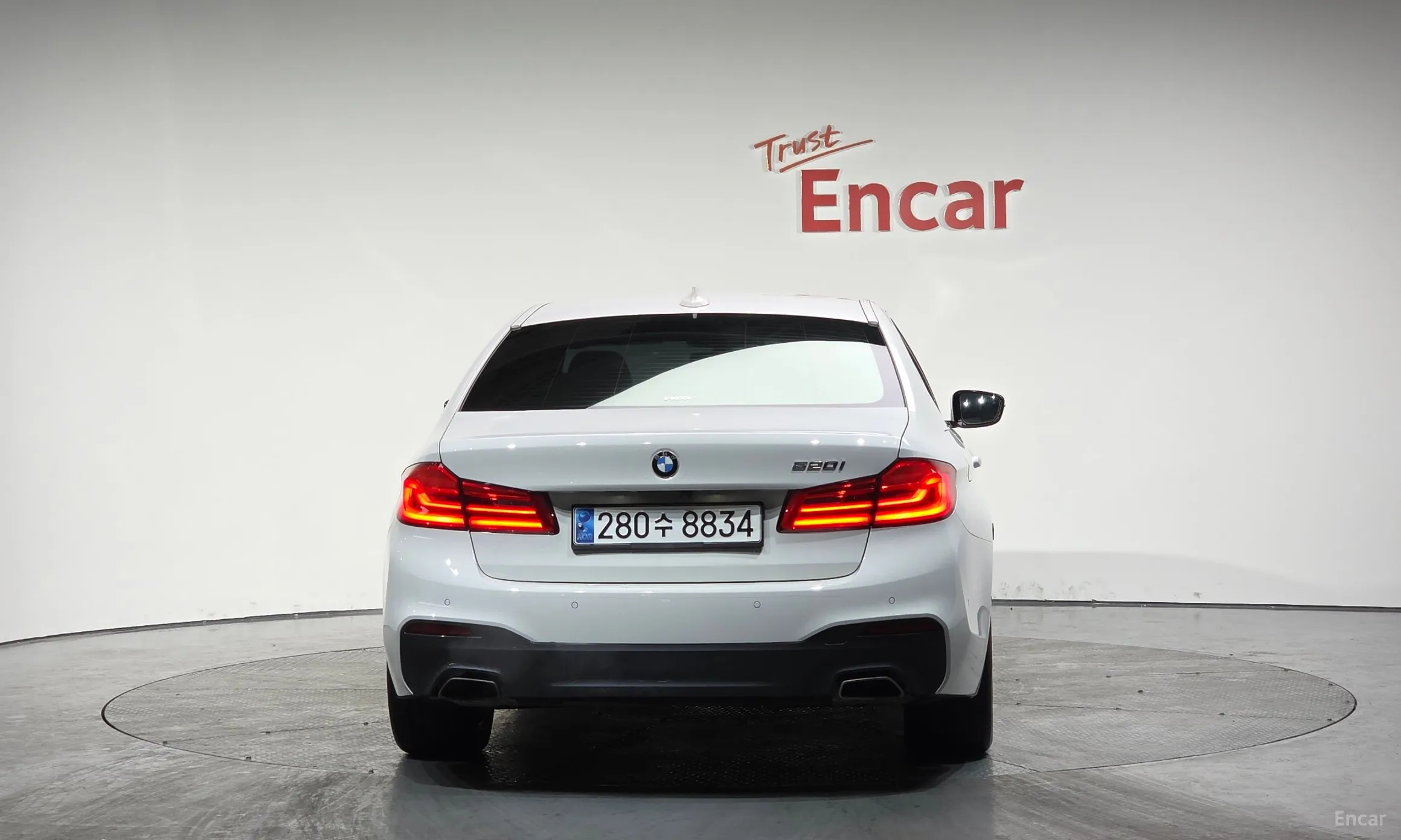 BMW 5 Series (G30) превью 4