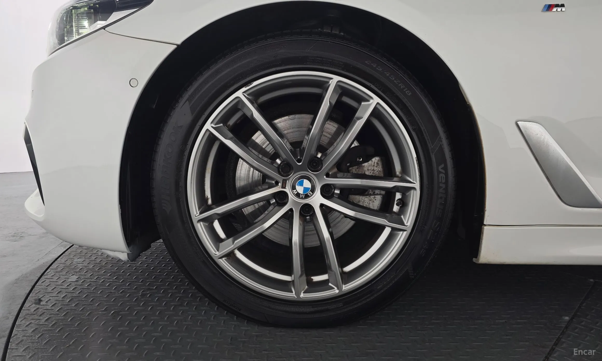 BMW 5 Series (G30) превью 5