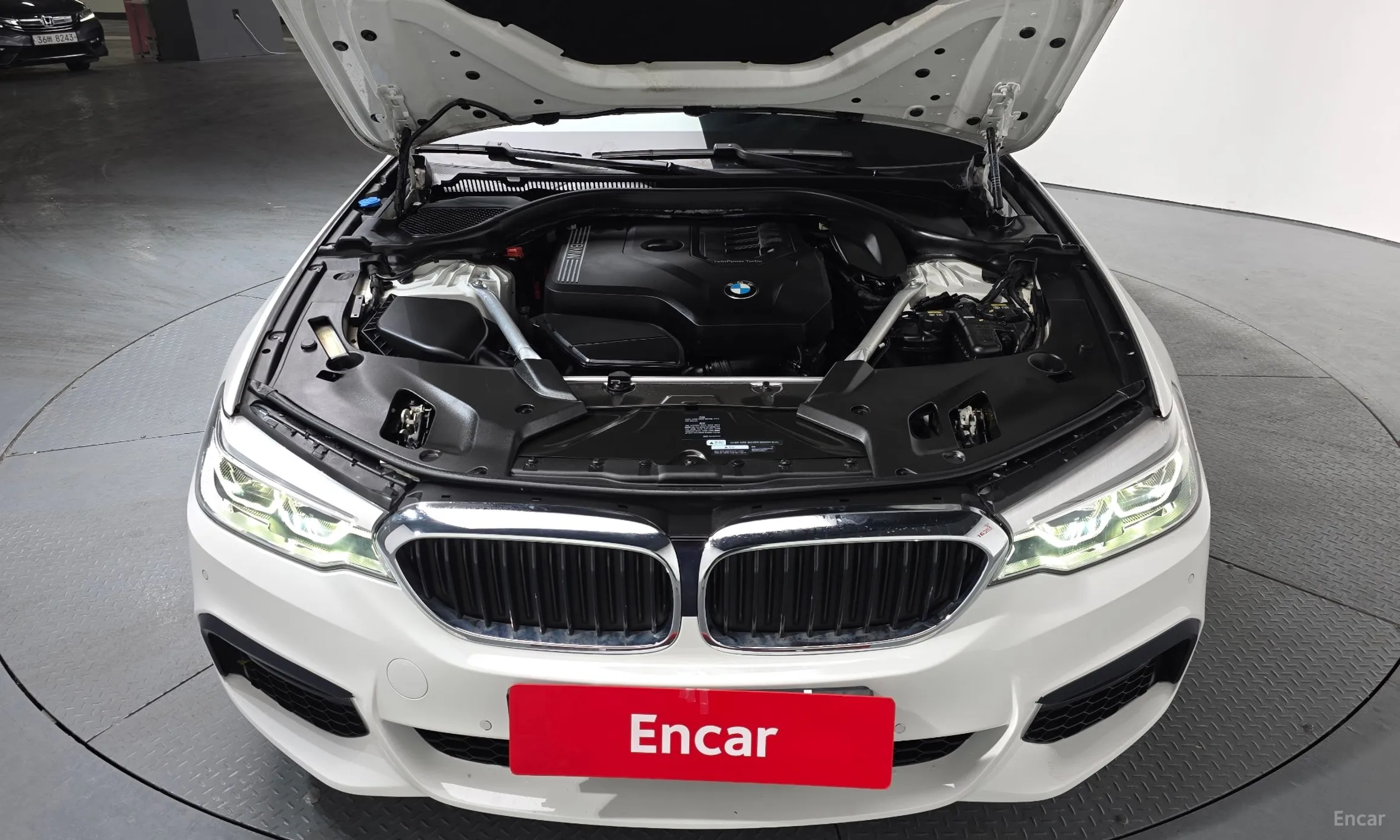 BMW 5 Series (G30) превью 6