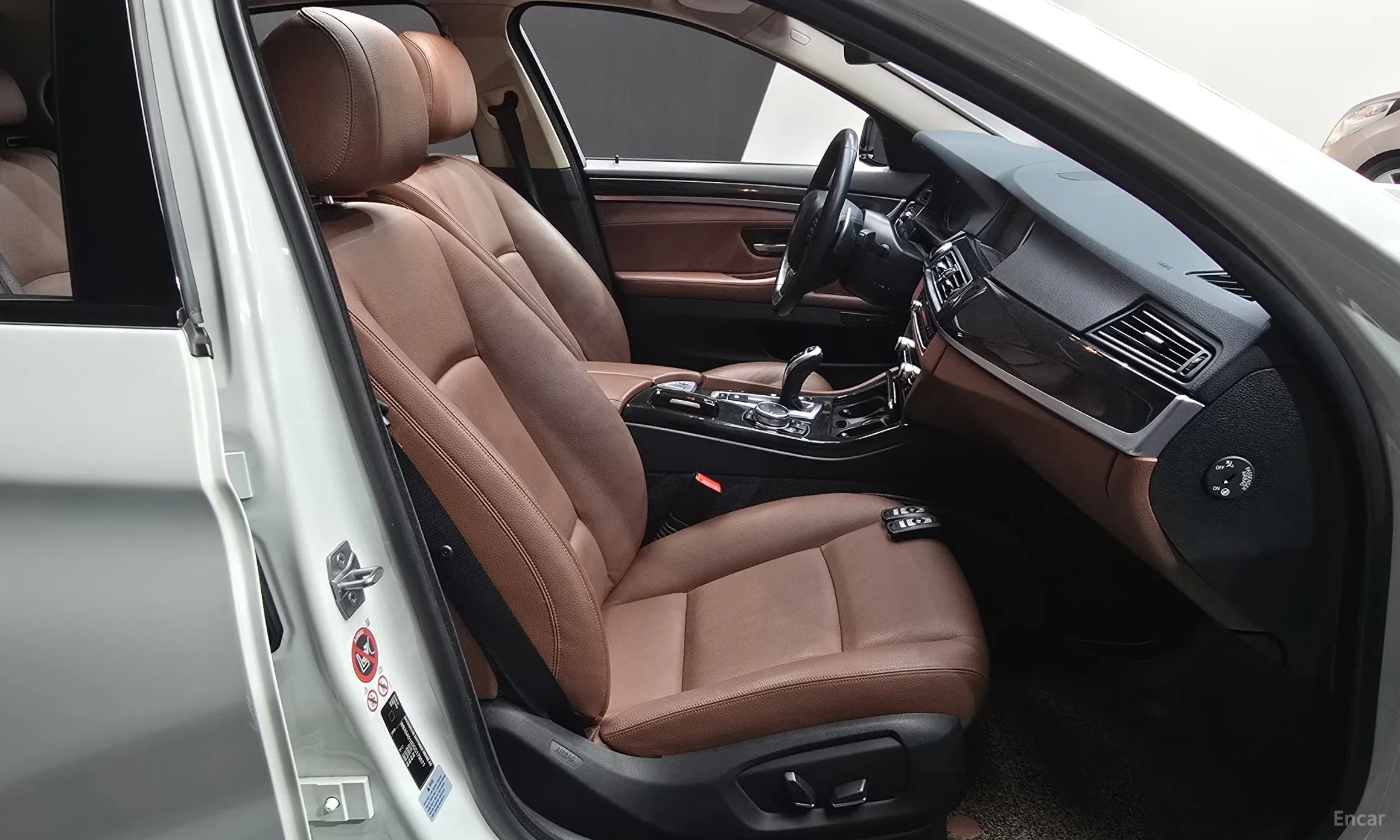BMW 5 Series (F10) превью 10