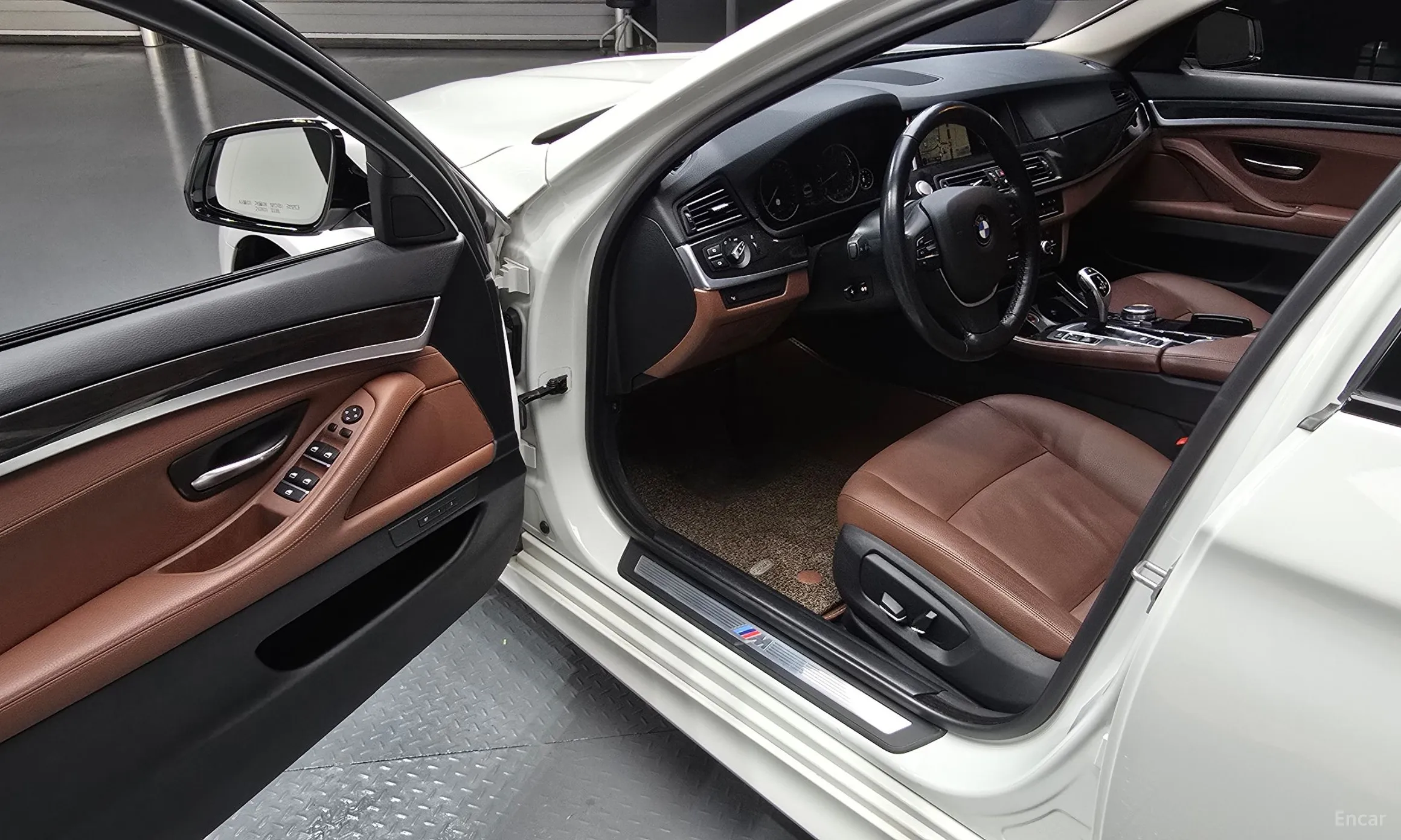 BMW 5 Series (F10) превью 11