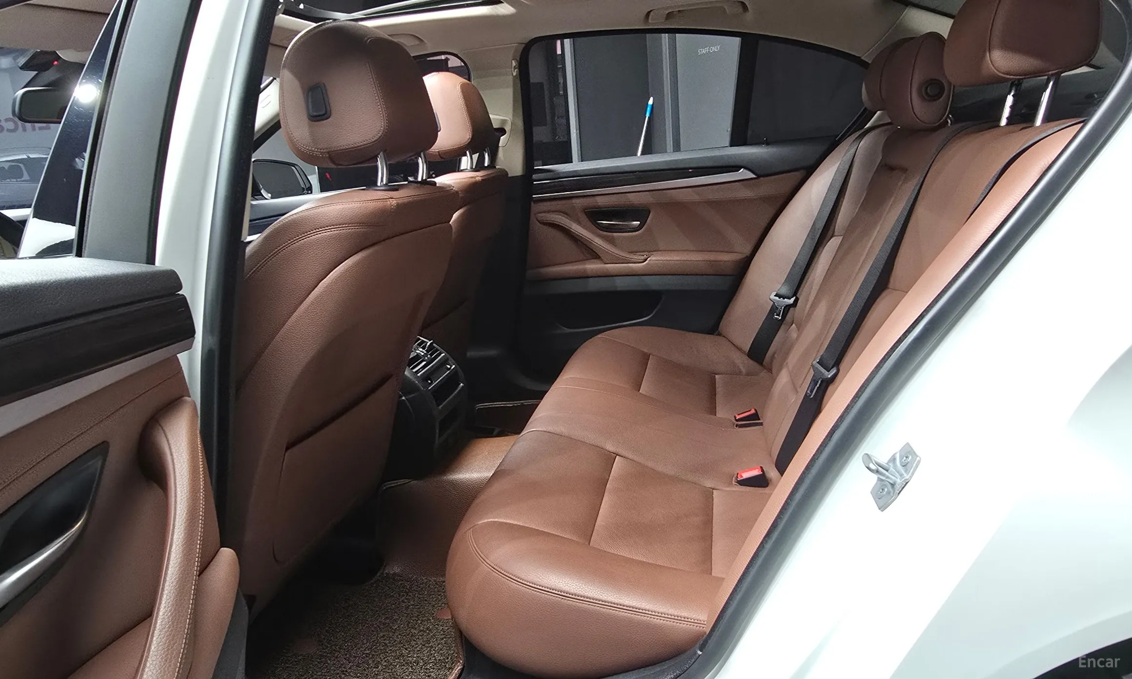 BMW 5 Series (F10) превью 12