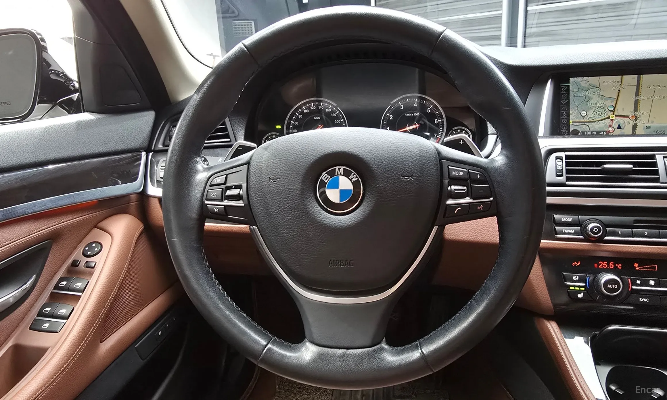 BMW 5 Series (F10) превью 13