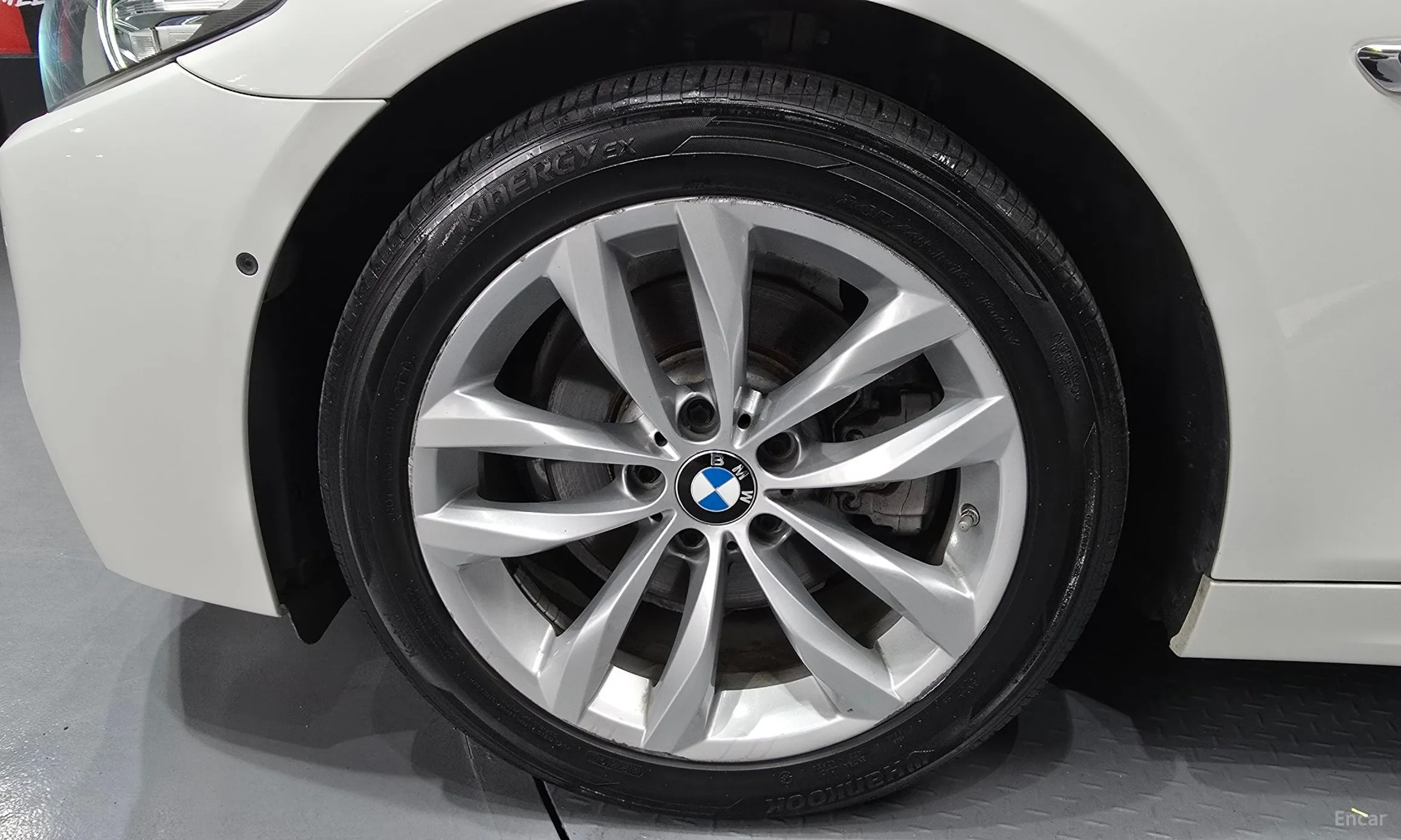 BMW 5 Series (F10) превью 5