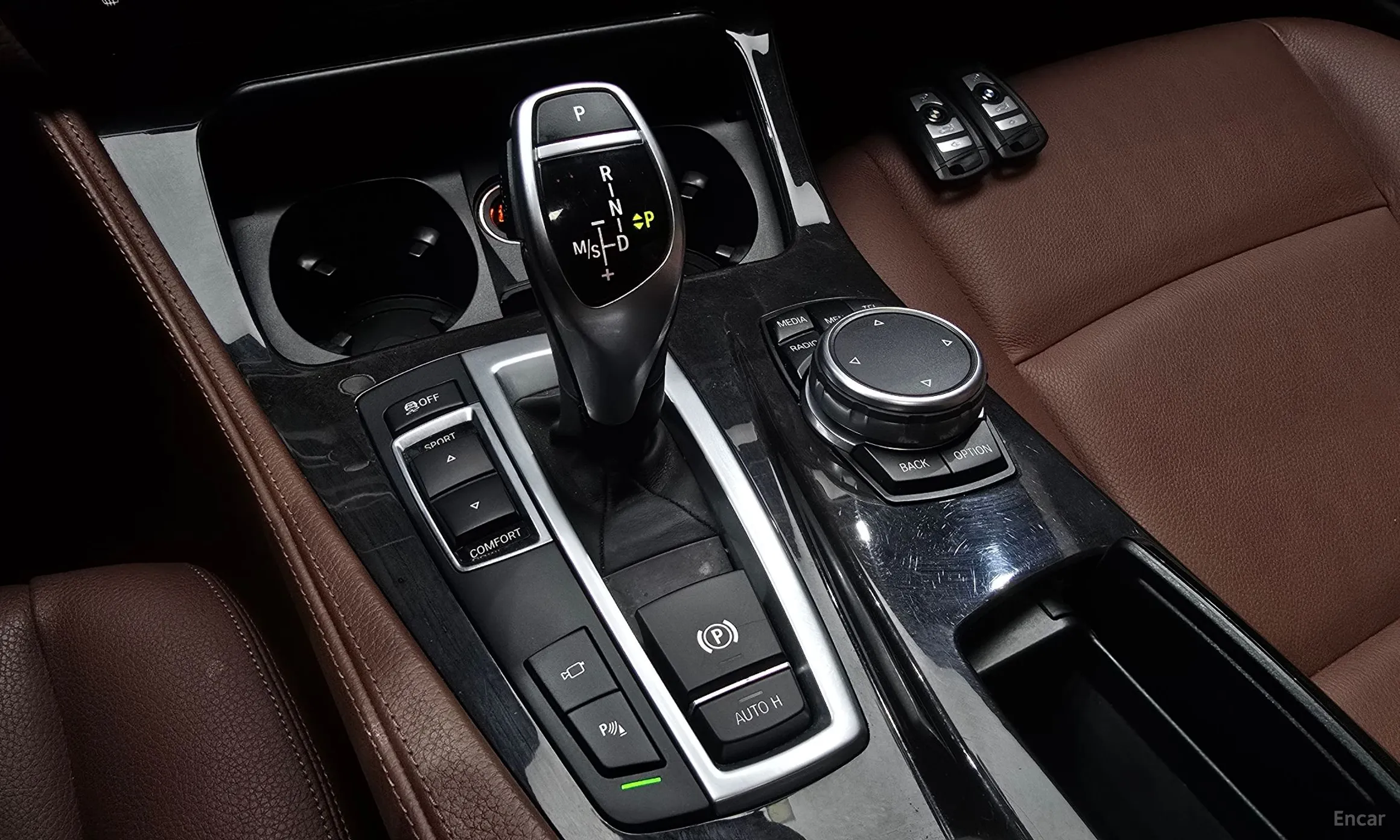 BMW 5 Series (F10) превью 9