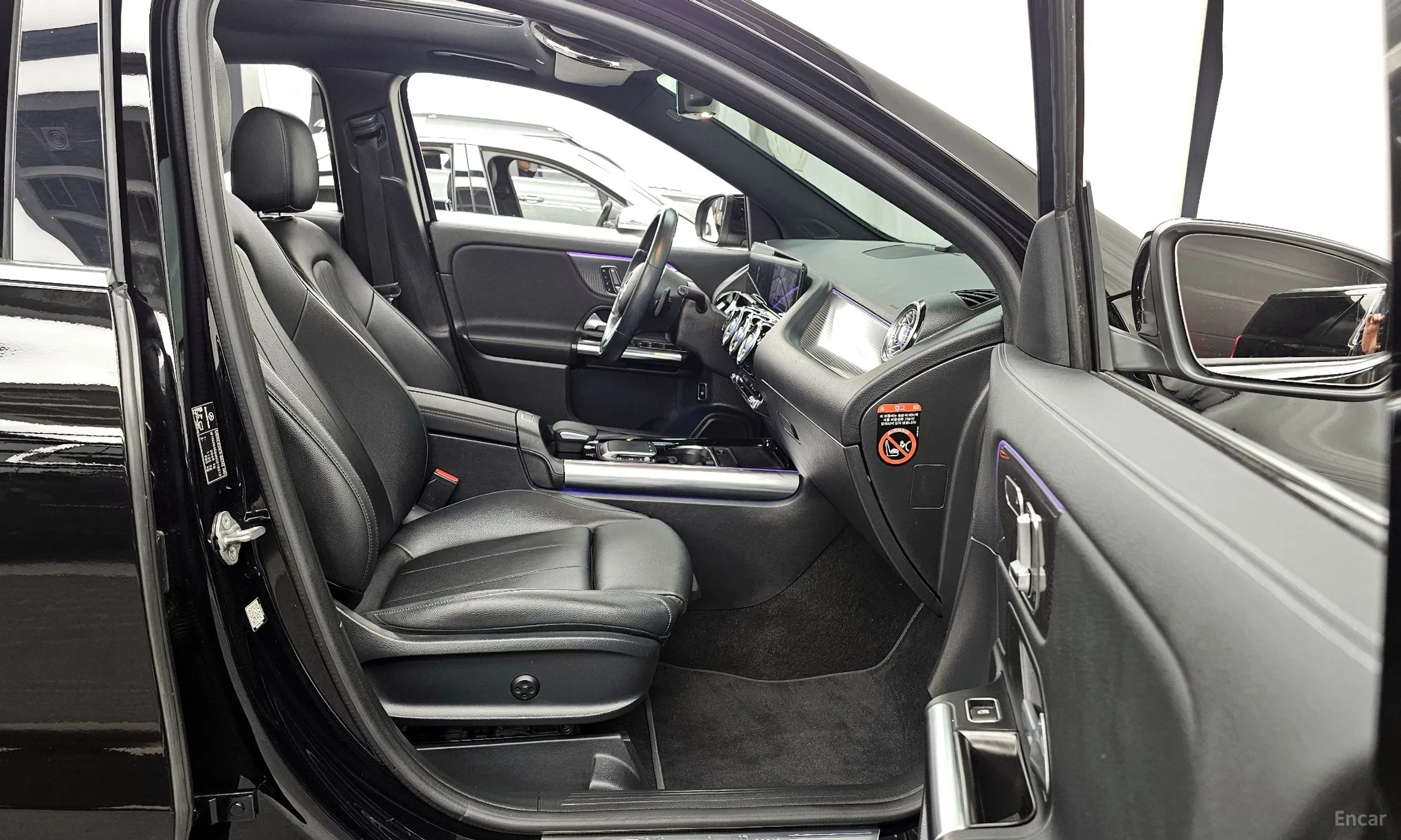 Mercedes Benz GLA-Class H247 превью 11