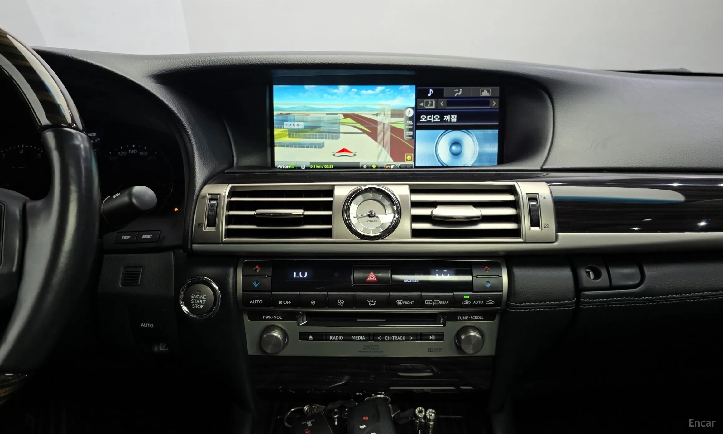 Lexus LS460 превью 16