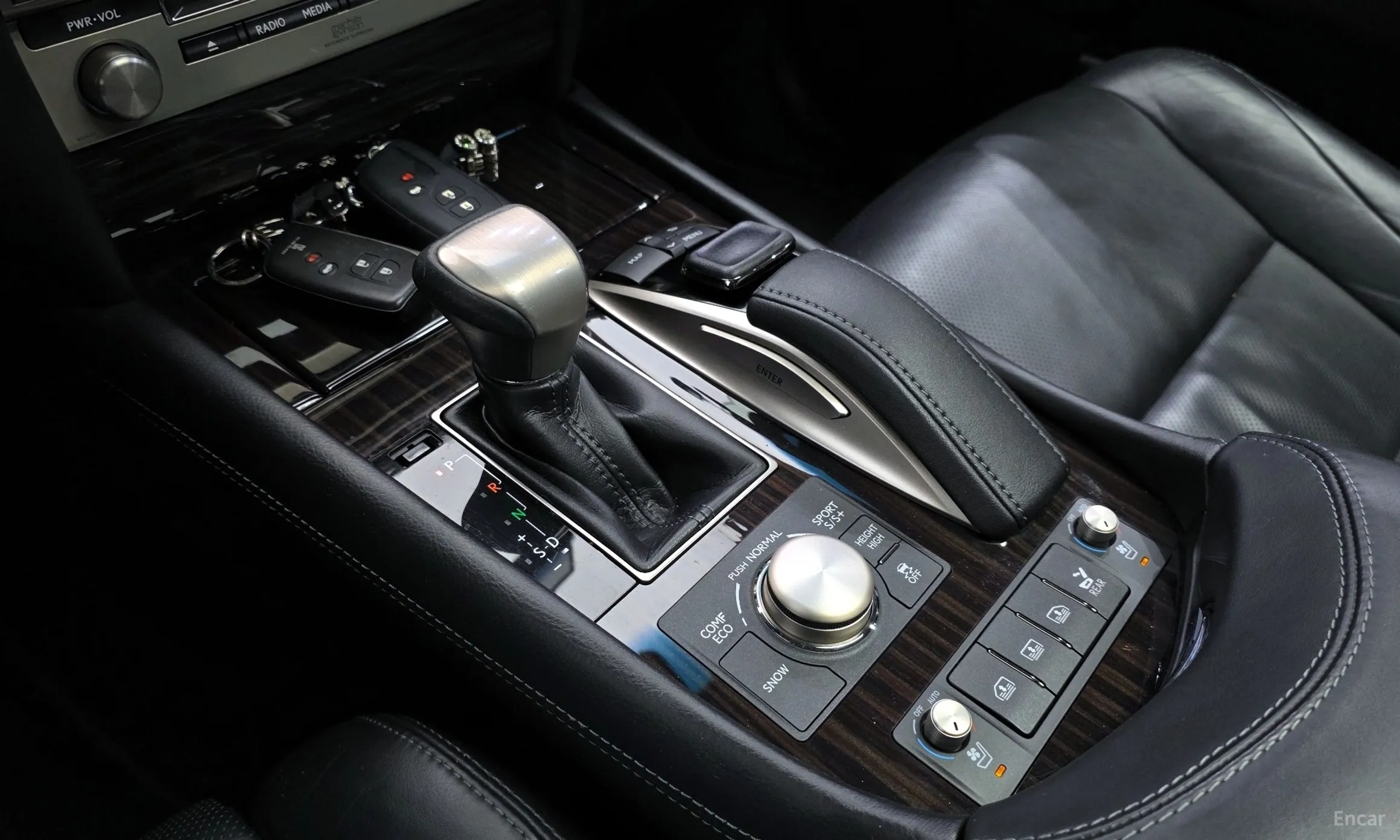 Lexus LS460 превью 9
