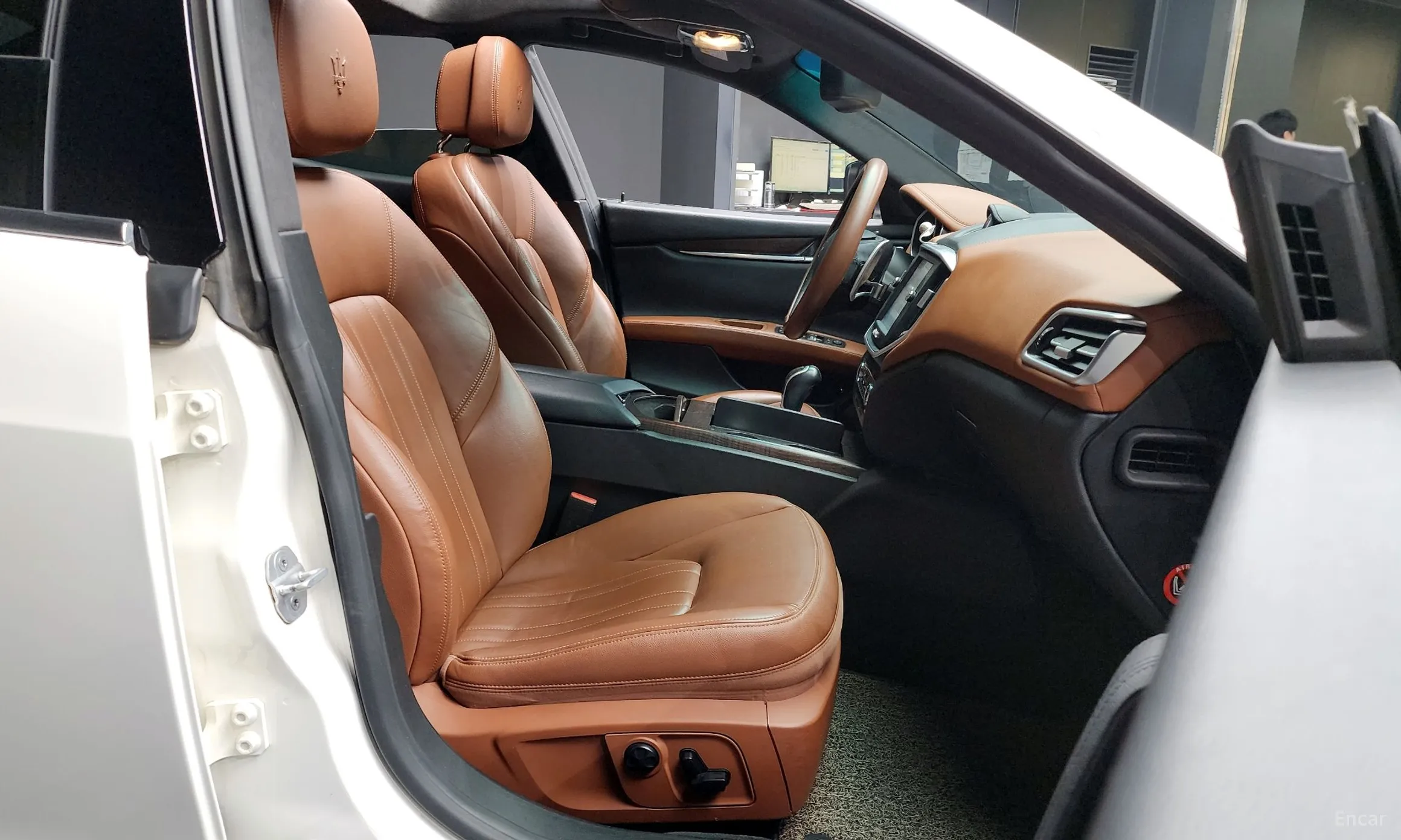 Maserati Ghibli превью 11