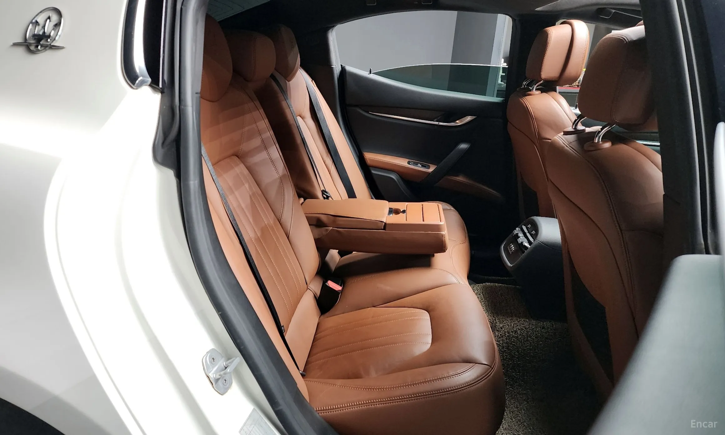 Maserati Ghibli превью 12