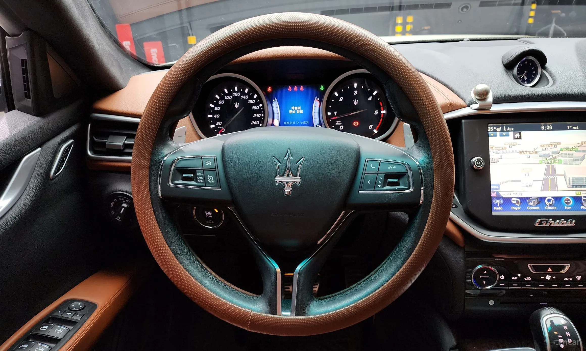 Maserati Ghibli превью 13