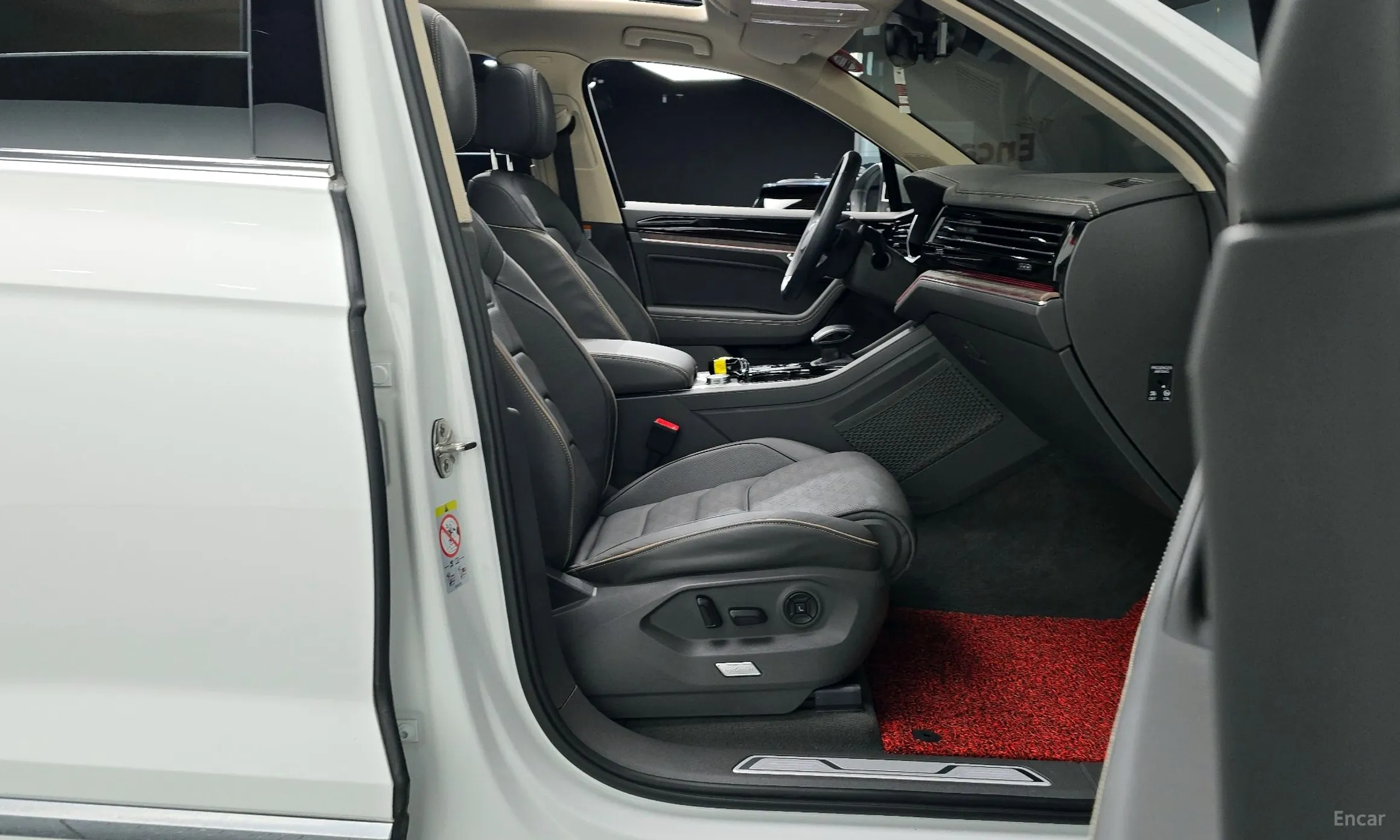Volkswagen Touareg 3rd Generation превью 11