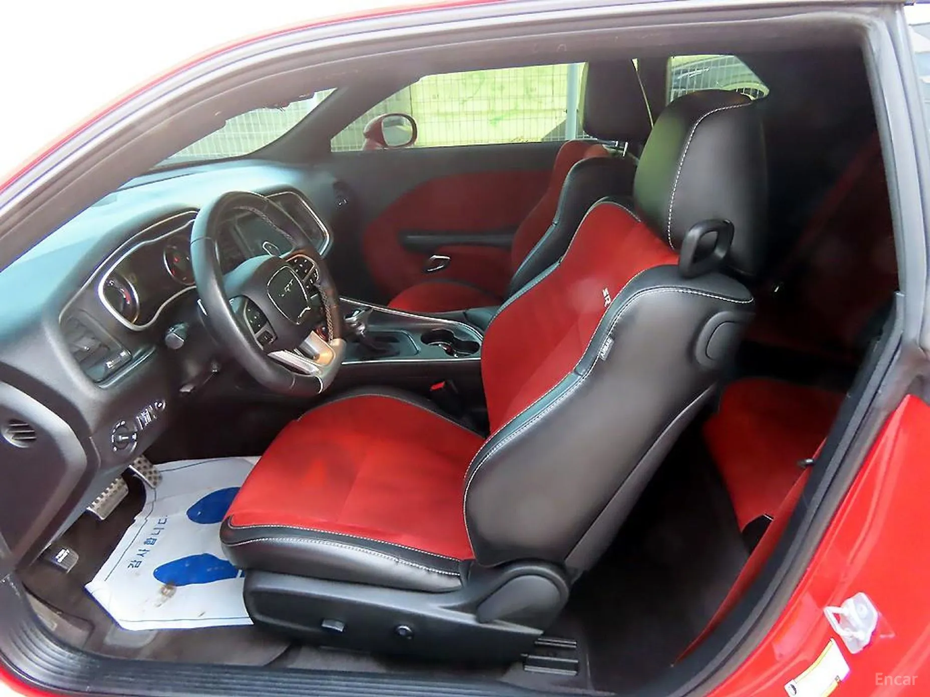 Dodge Challenger превью 17