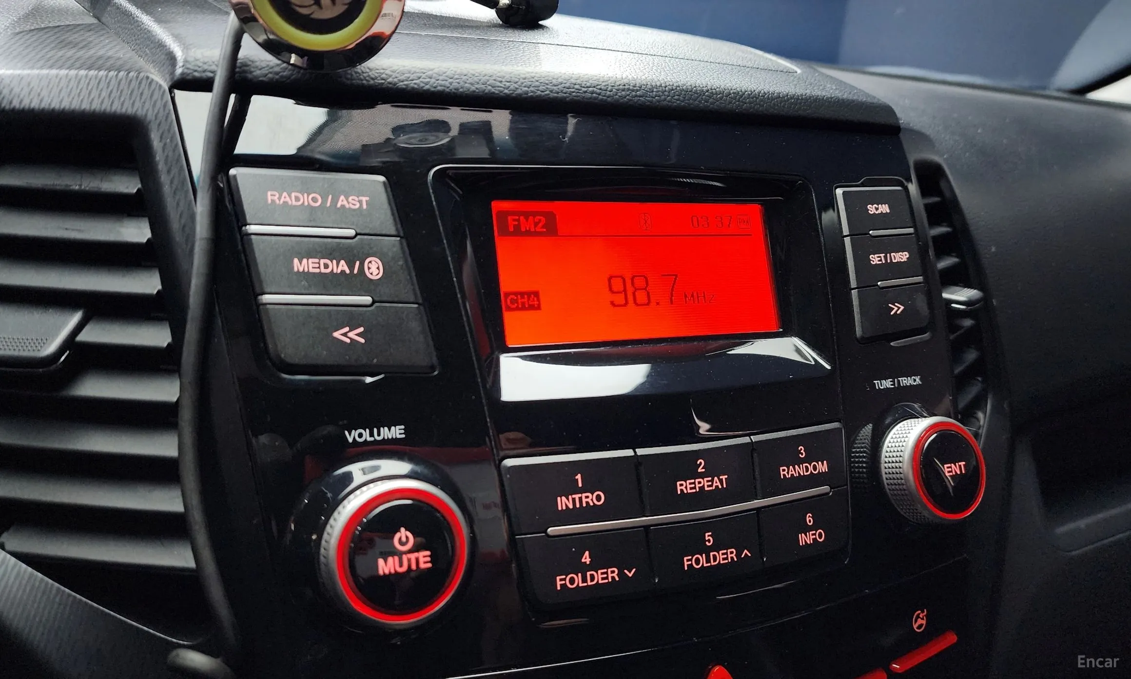KG Mobility (SsangYong) Tivoli Air превью 15