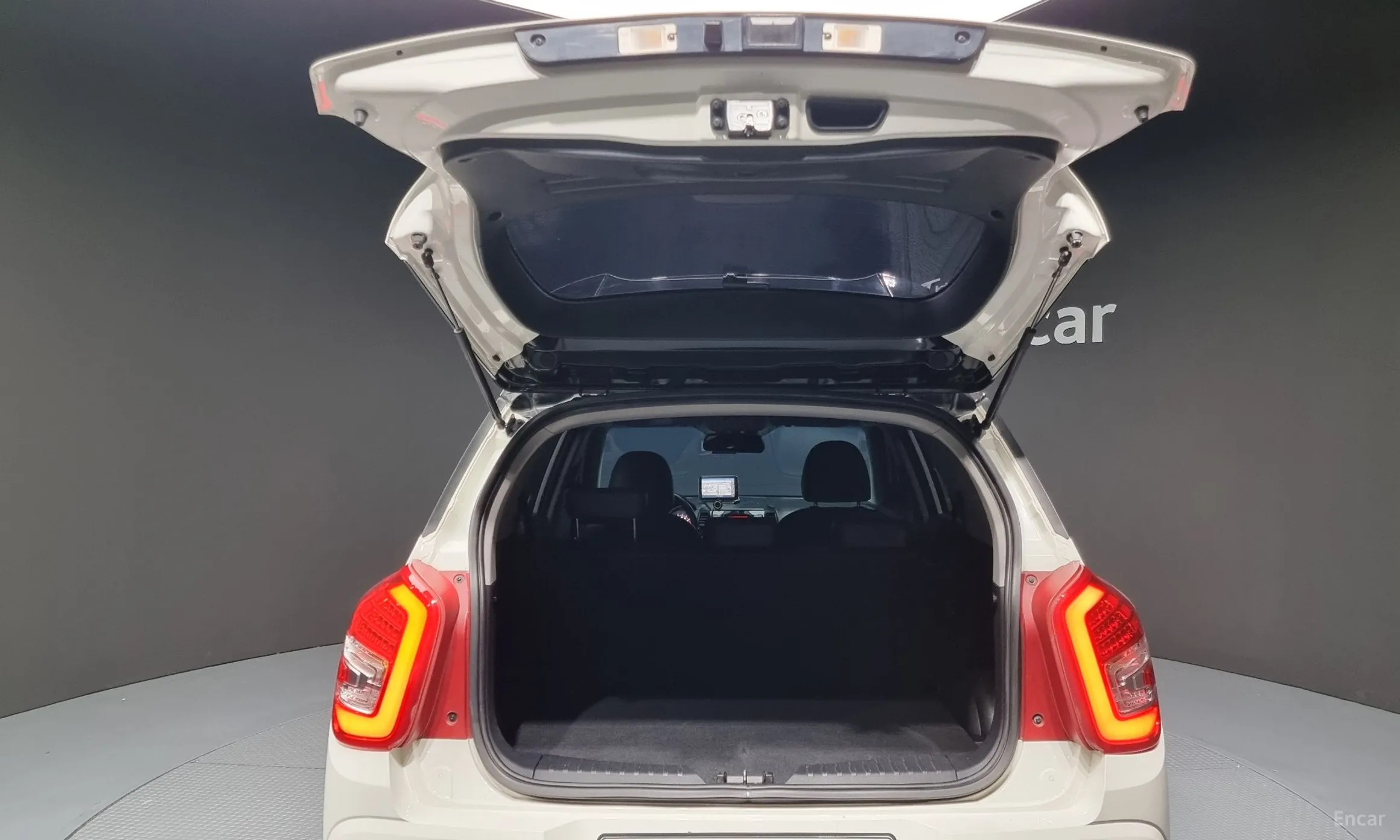 KG Mobility (SsangYong) Tivoli Air превью 20